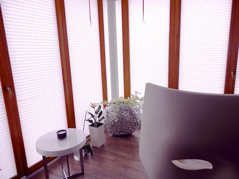 Univers, žaluzie - markýzy - rolety - garážová vrata foto 2