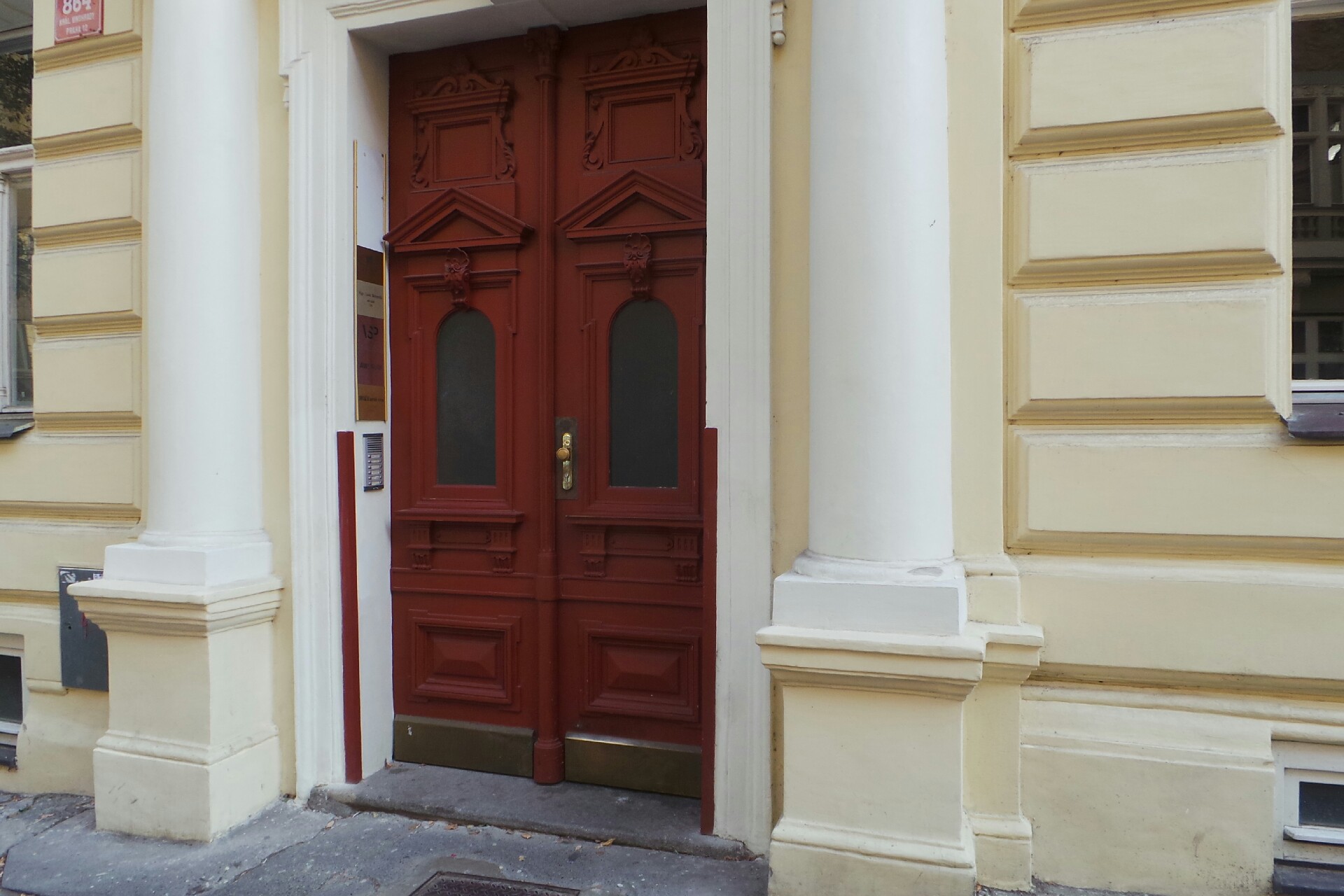 Mgr. Lada Behenská, advokát