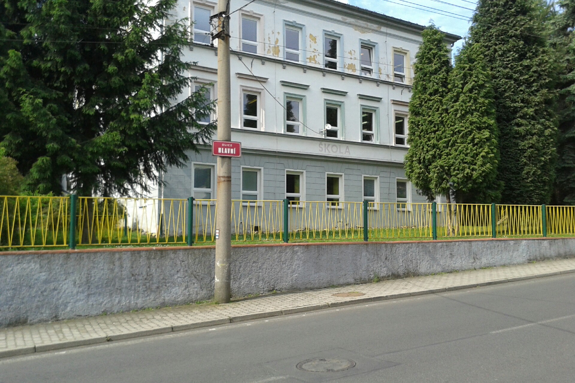 Základní škola a Mateřská škola Perštejn, okres Chomutov foto 2