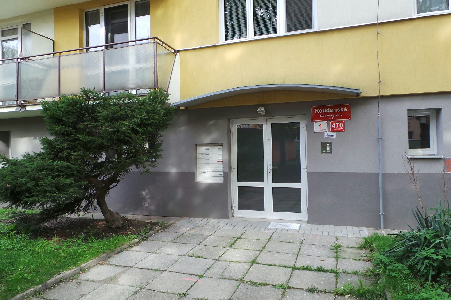 Dr. Yvona Mazehóová foto 1