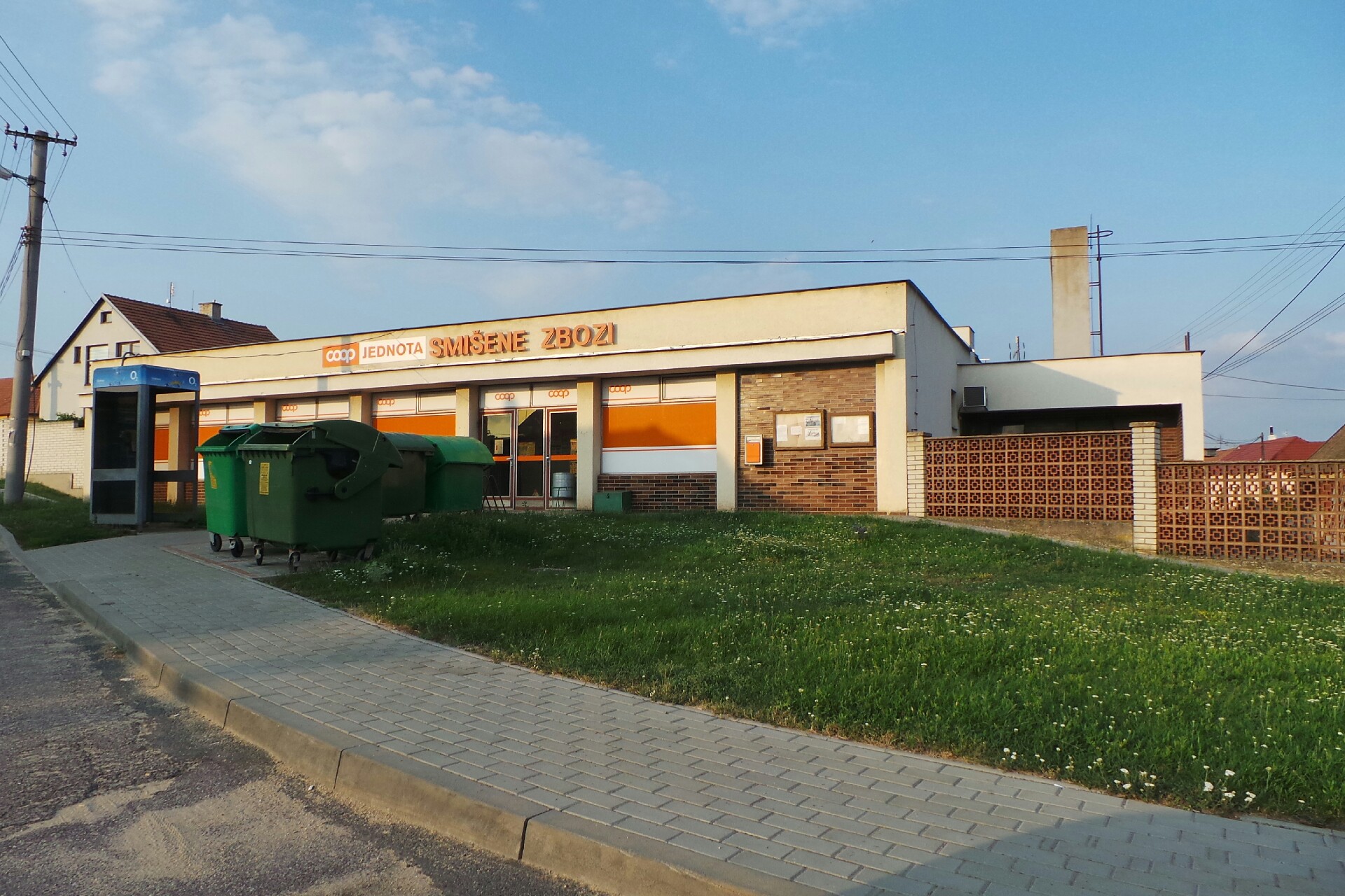 JEDNOTA, spotřební družstvo, Moravský Krumlov – COOP foto 1