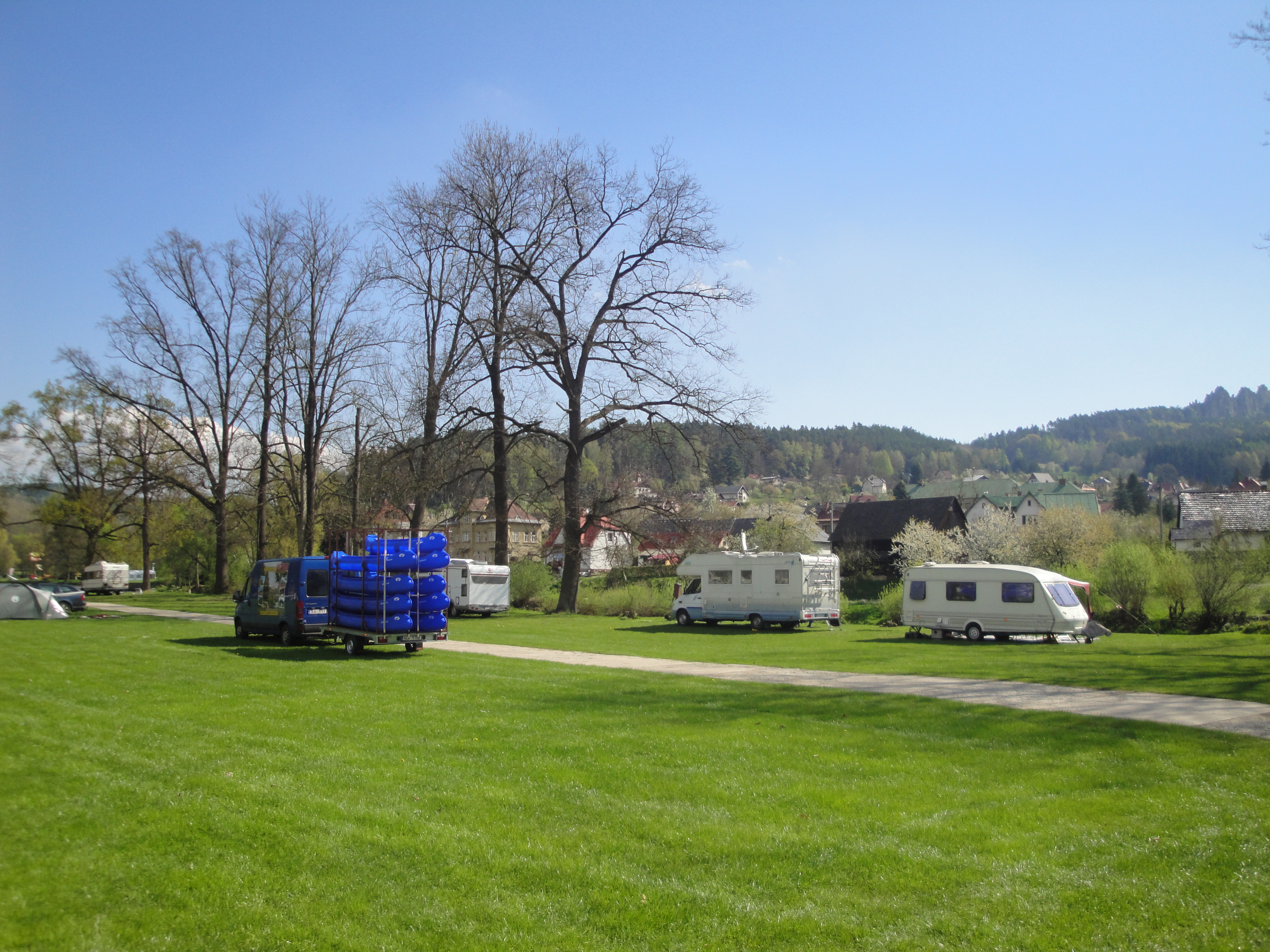 Půjčovna lodí a raftů Ostrov foto 2