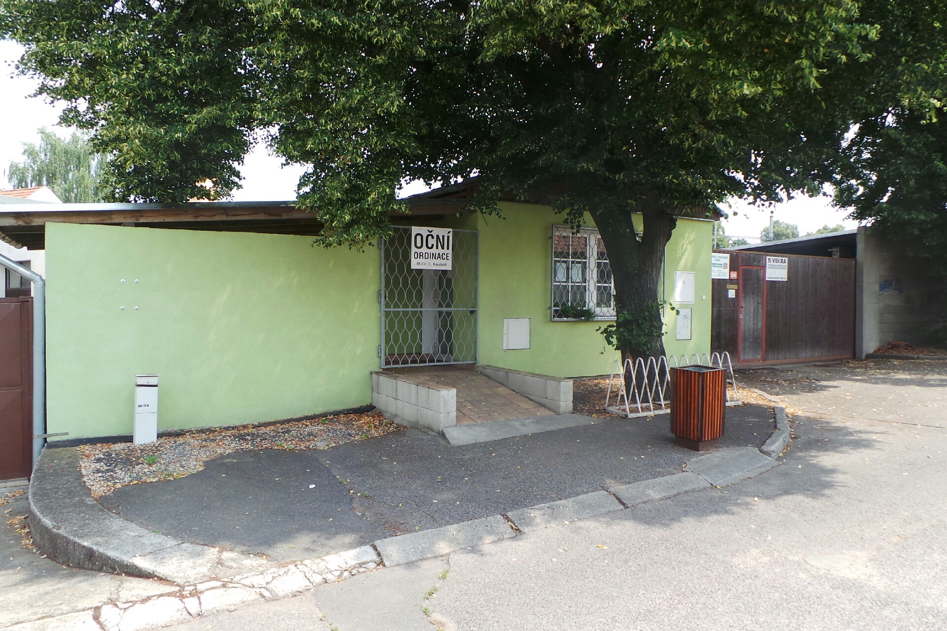 MUDr. Elena Ryvolová