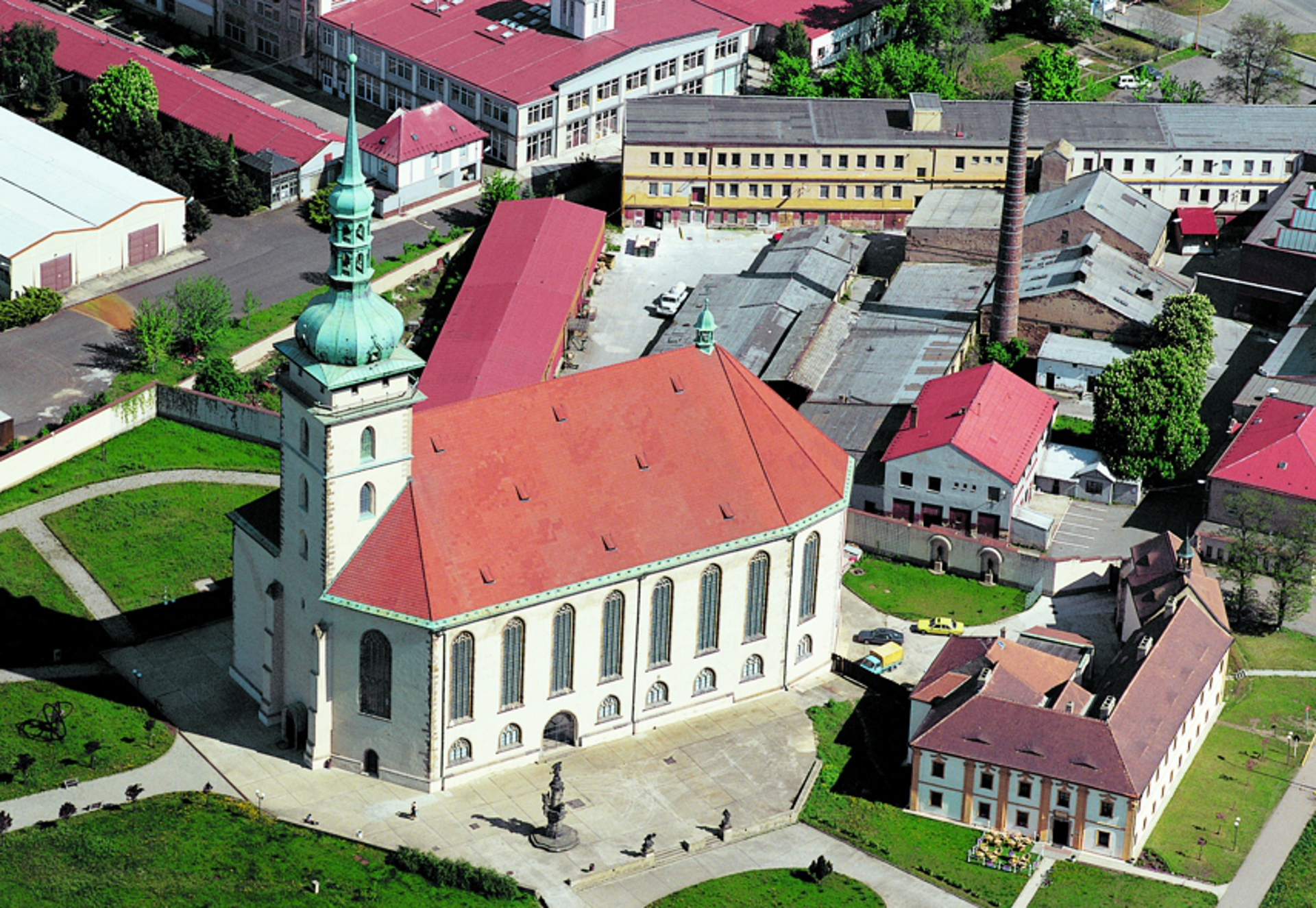 Kostel Nanebevzetí Panny Marie v Mostě foto 2