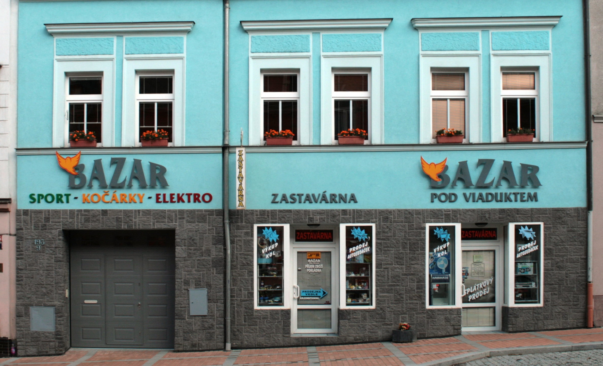 Bazar Pod Viaduktem foto 2