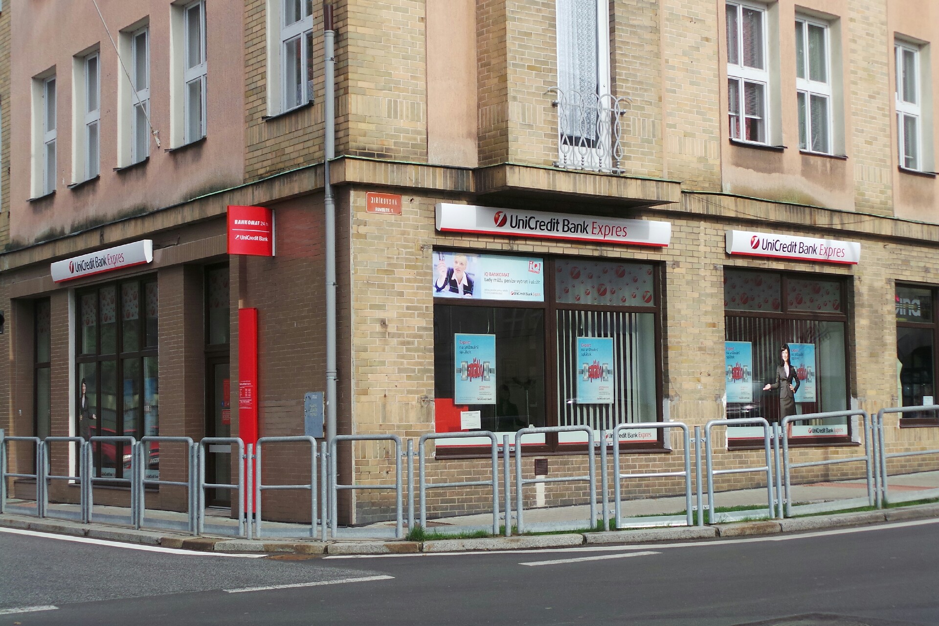 Bankomat UniCredit Bank Czech Republic foto 2