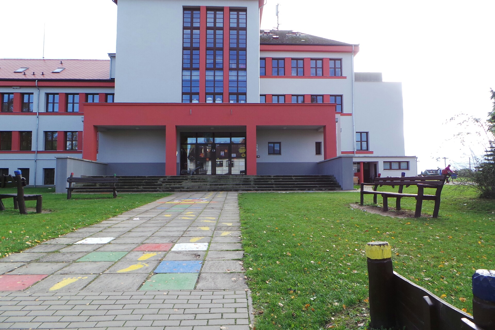 ZŠ a MŠ Nechanice, Školská