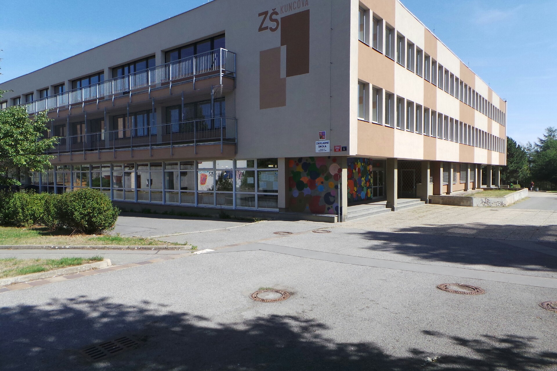 Gymnázium mezinárodních a veřejných vztahů Praha, s.r.o.