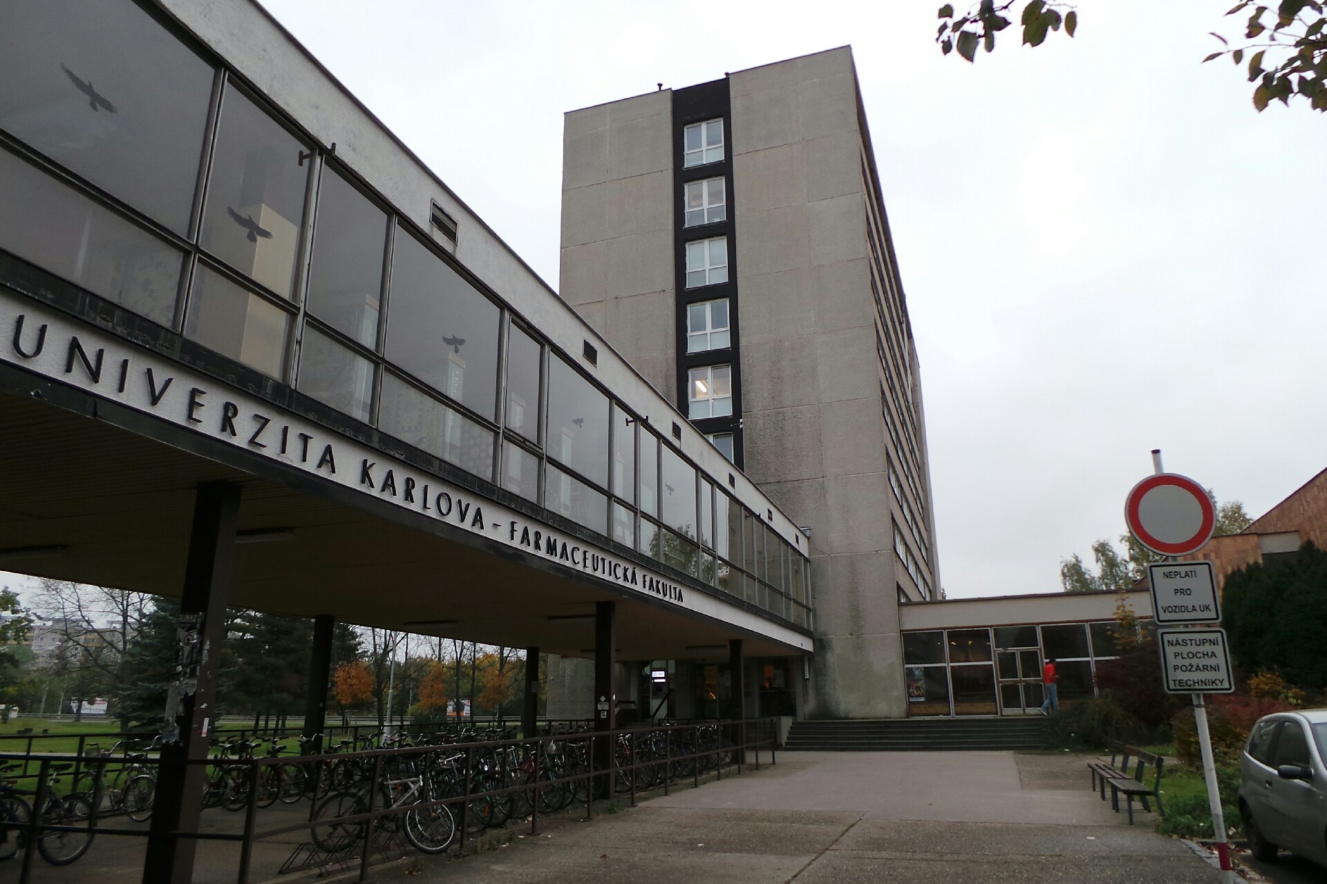 Farmaceutická fakulta v Hradci Králové - Univerzita Karlova