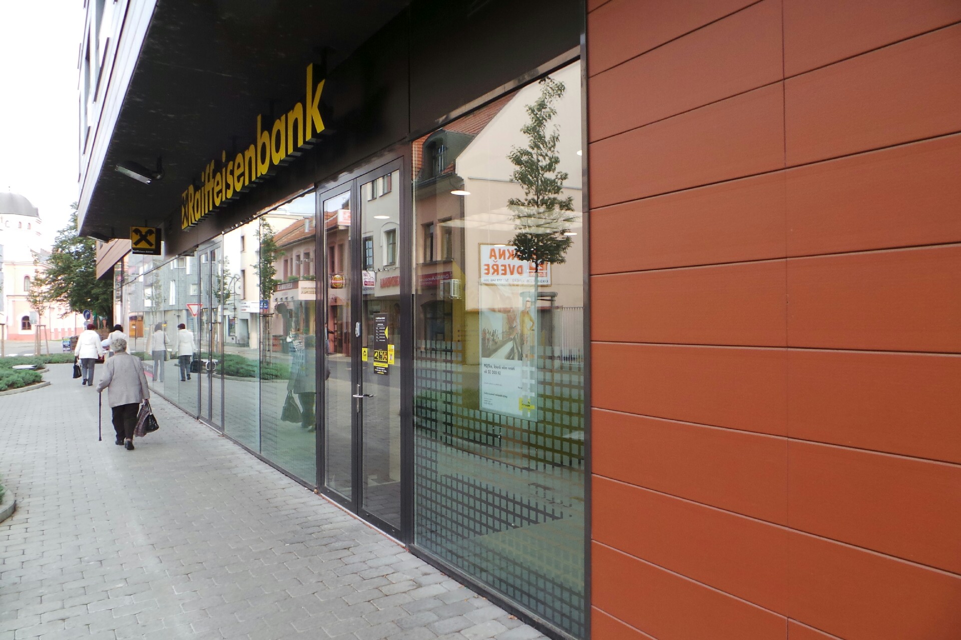 Raiffeisenbank - bankomat foto 2