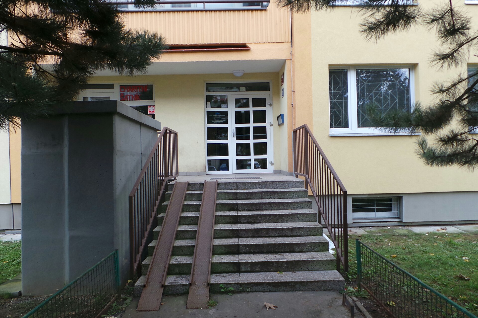 Farní charita Stodůlky, Charitní šatník foto 1