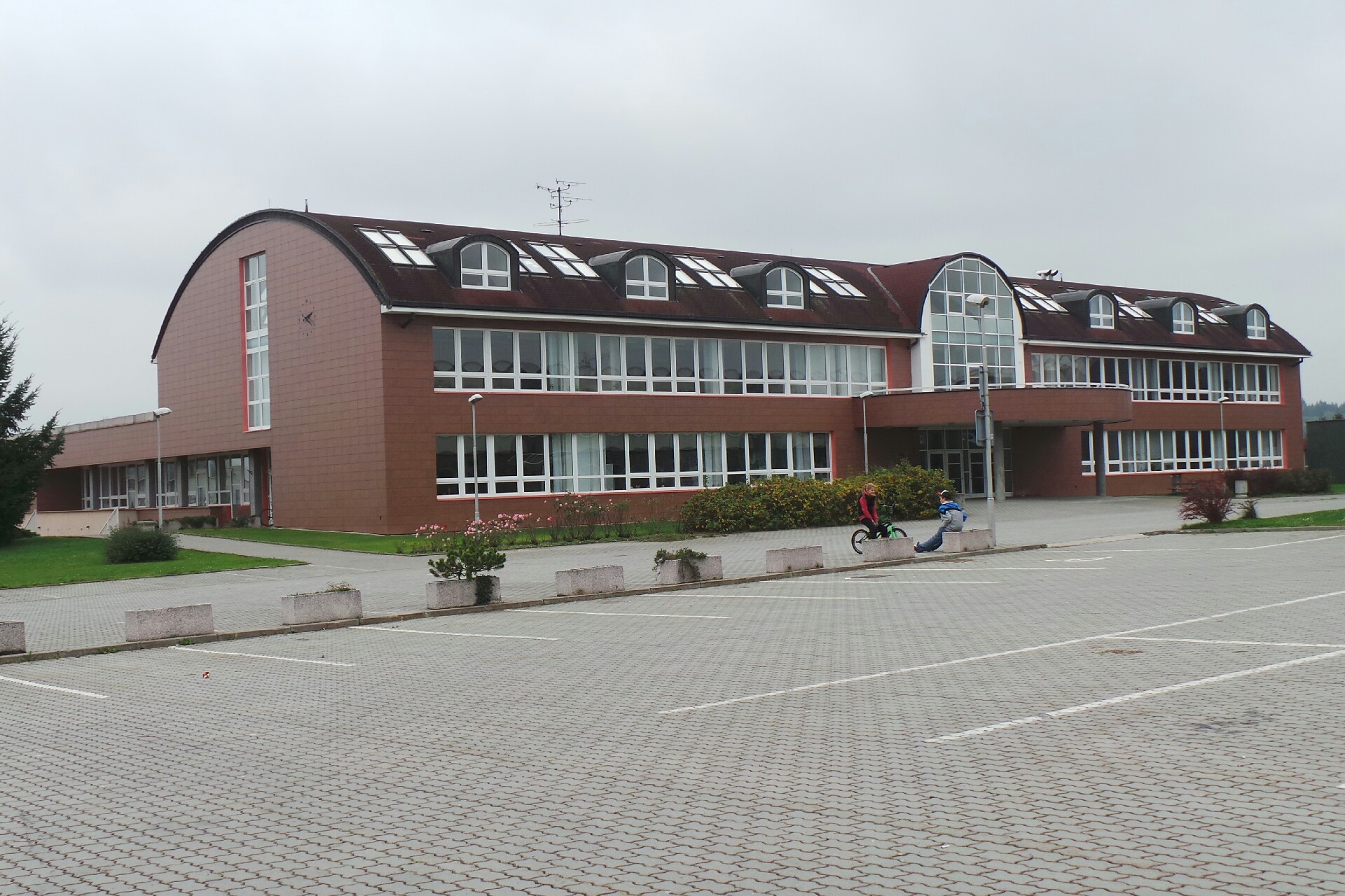 ZŠ Jana Kubelíka, Neveklov