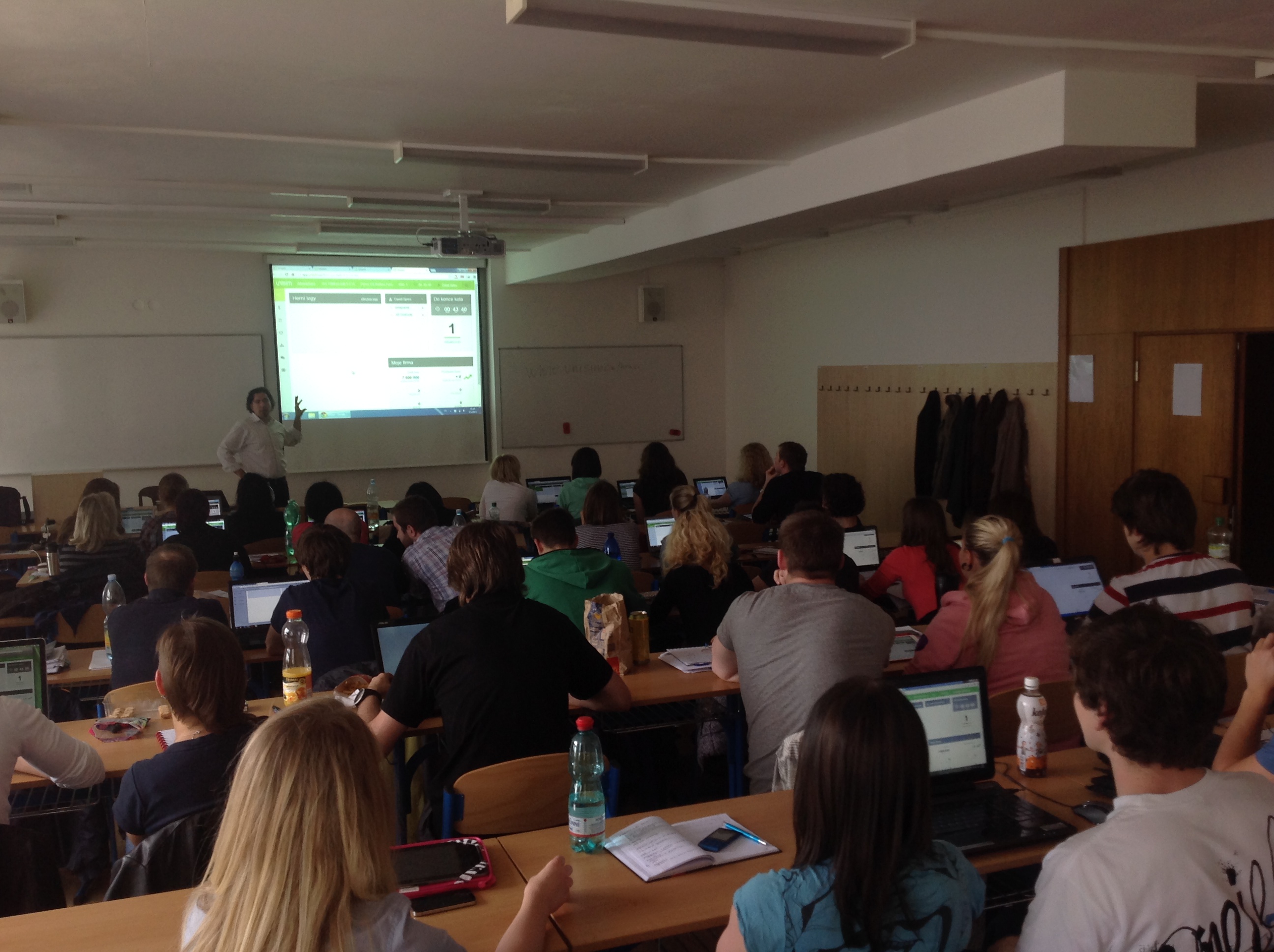 Unisim manažerská simulační hra foto 3