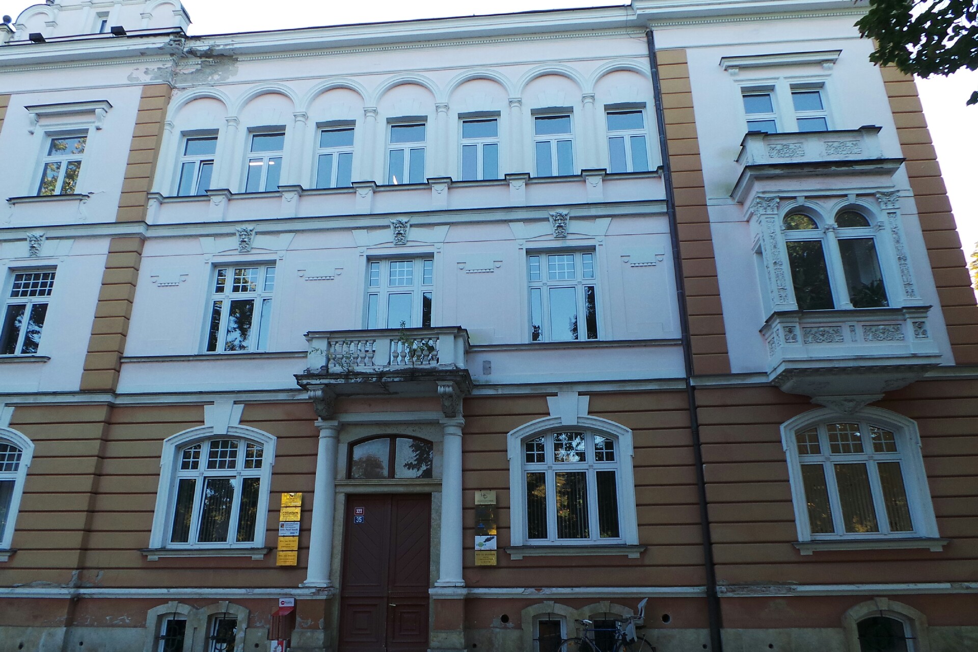 HYPOTEČNÍ A POJIŠŤOVACÍ, s.r.o.