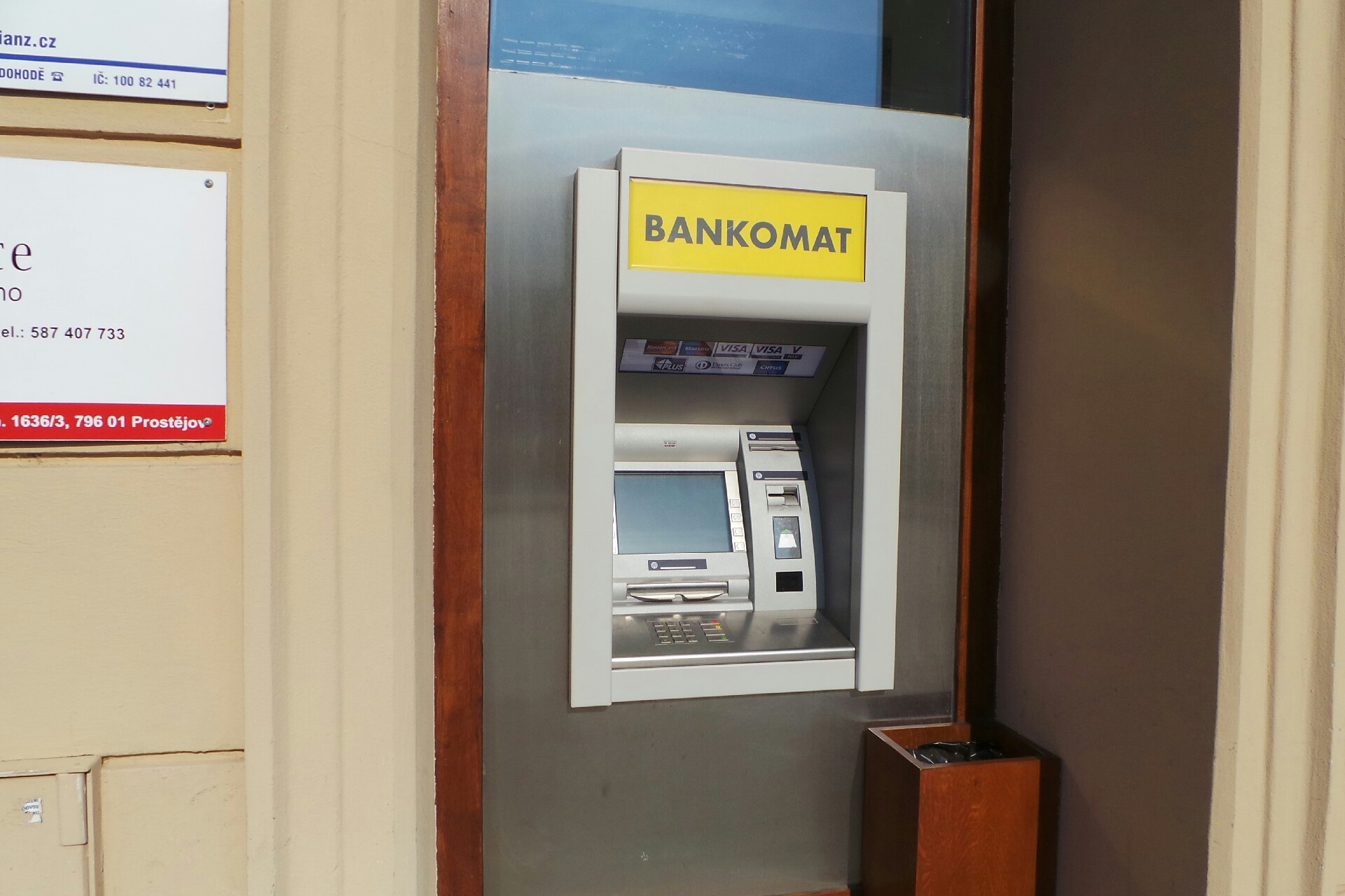 Raiffeisenbank - bankomat foto 1