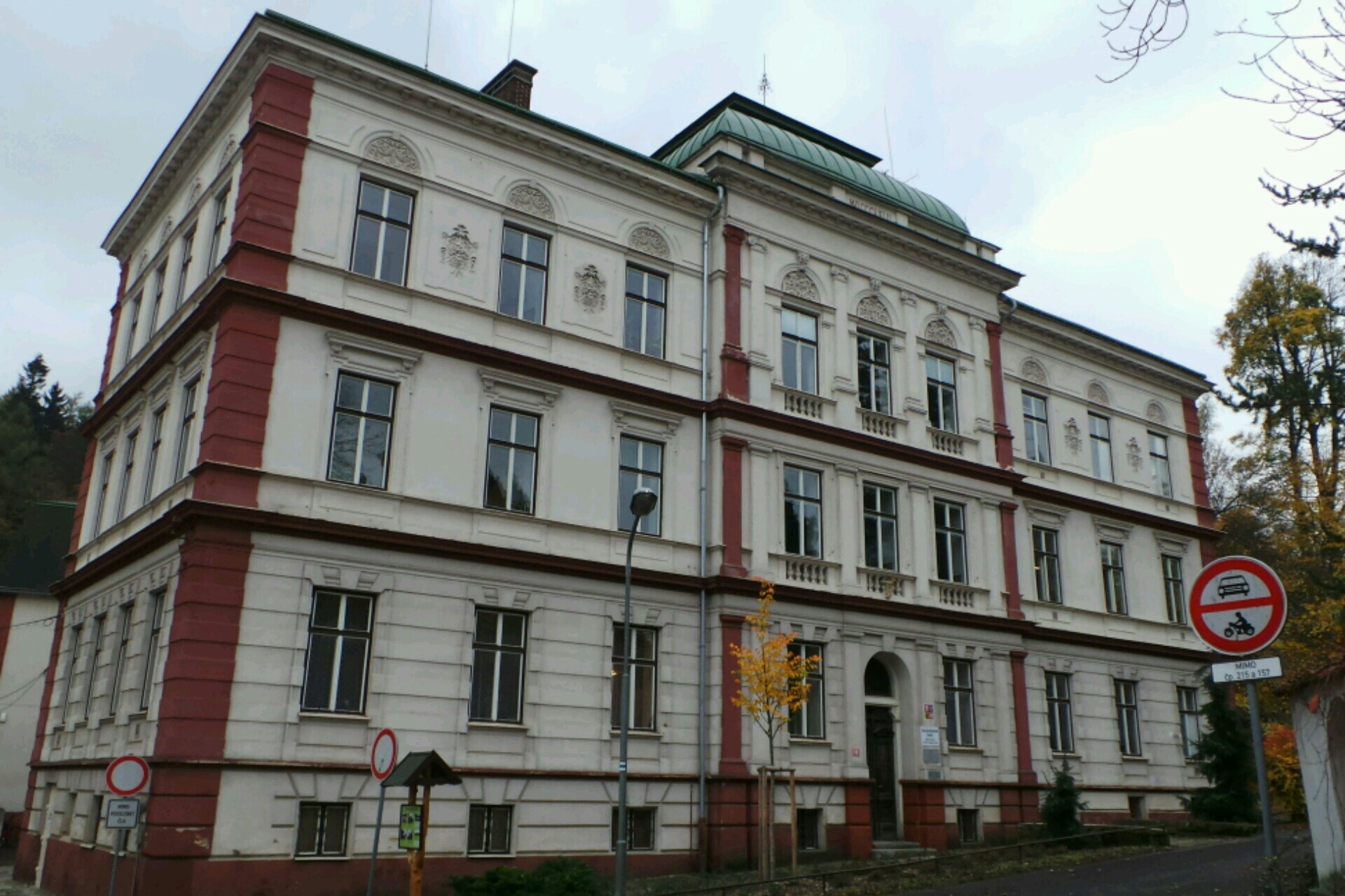 Česká lesnická akademie Trutnov - střední škola a vyšší odborná škola