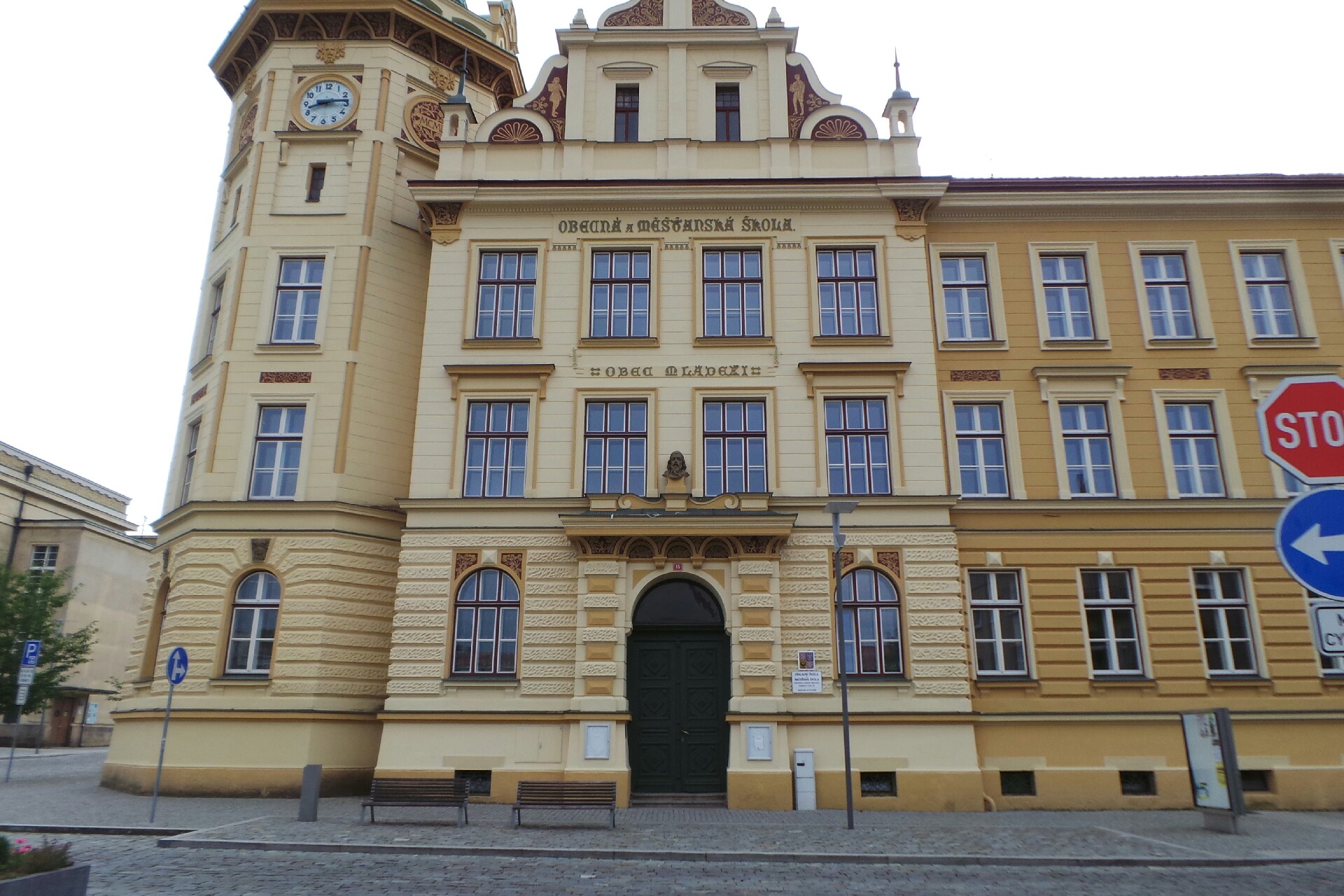 ZŠ a MŠ Hronov,  nám. Čs. armády