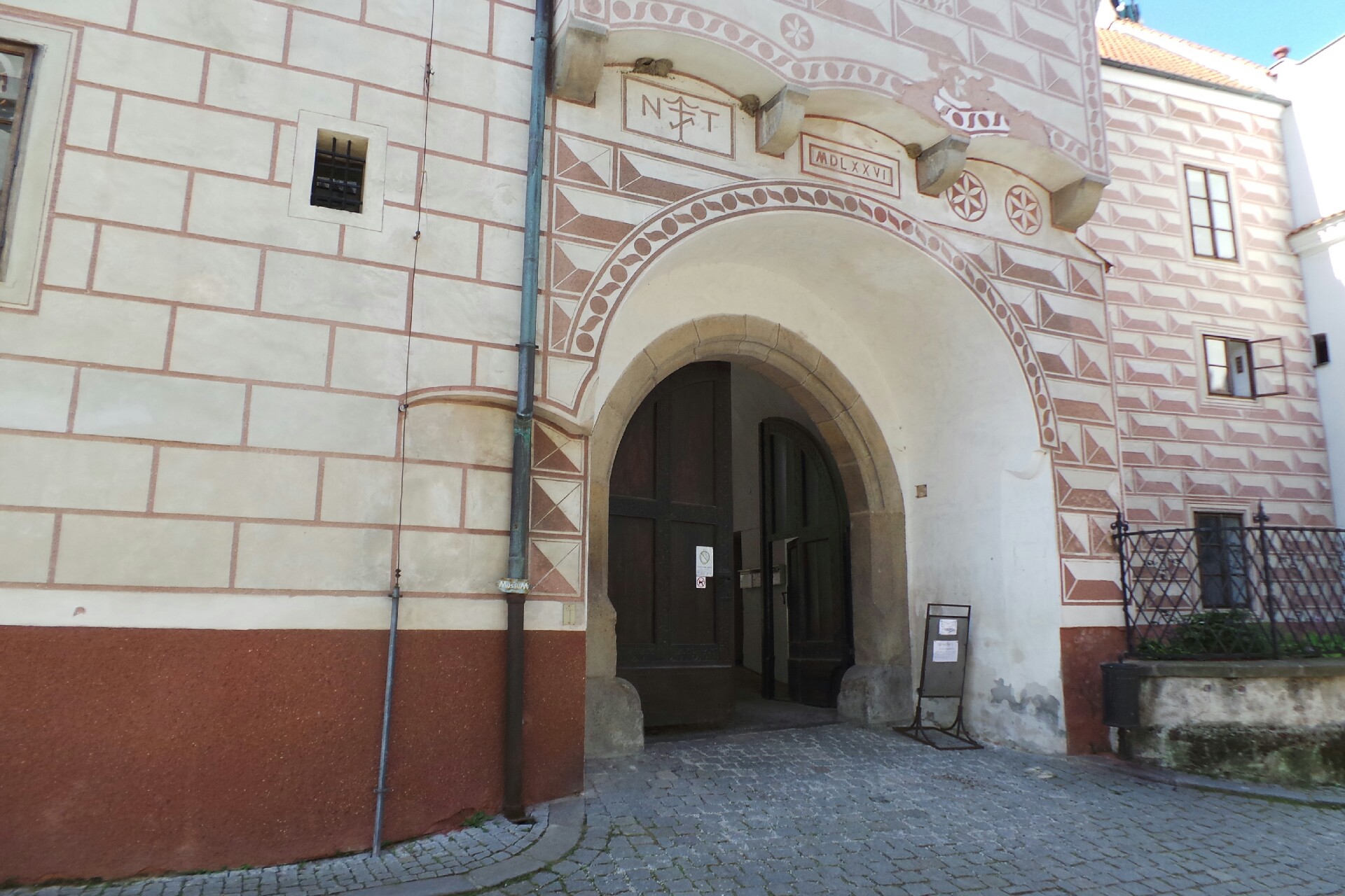 Městská knihovna Český Krumlov, Horní foto 2