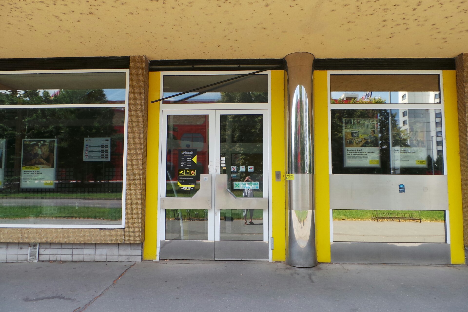 Raiffeisenbank - bankomat foto 1