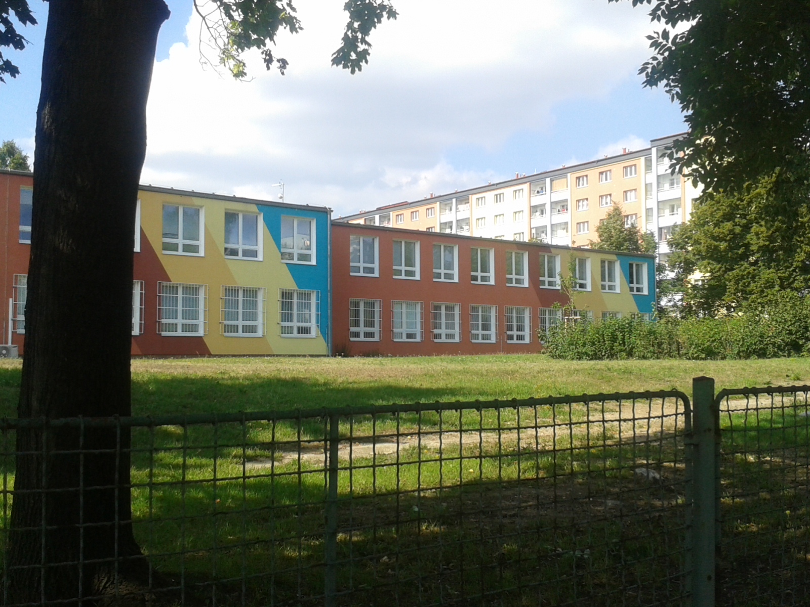 Jahodovka - Vyšší odborná škola sociálně právní foto 2