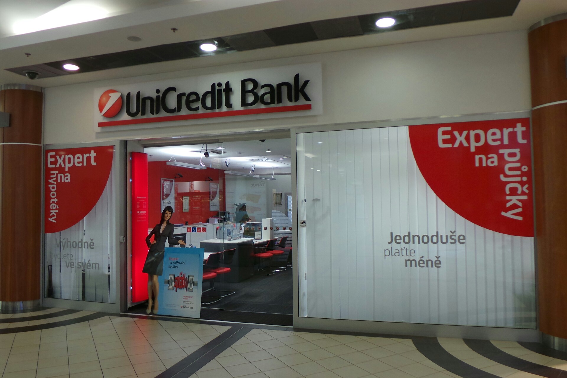 UniCredit Bank Czech Republic and Slovakia, a.s. foto 2