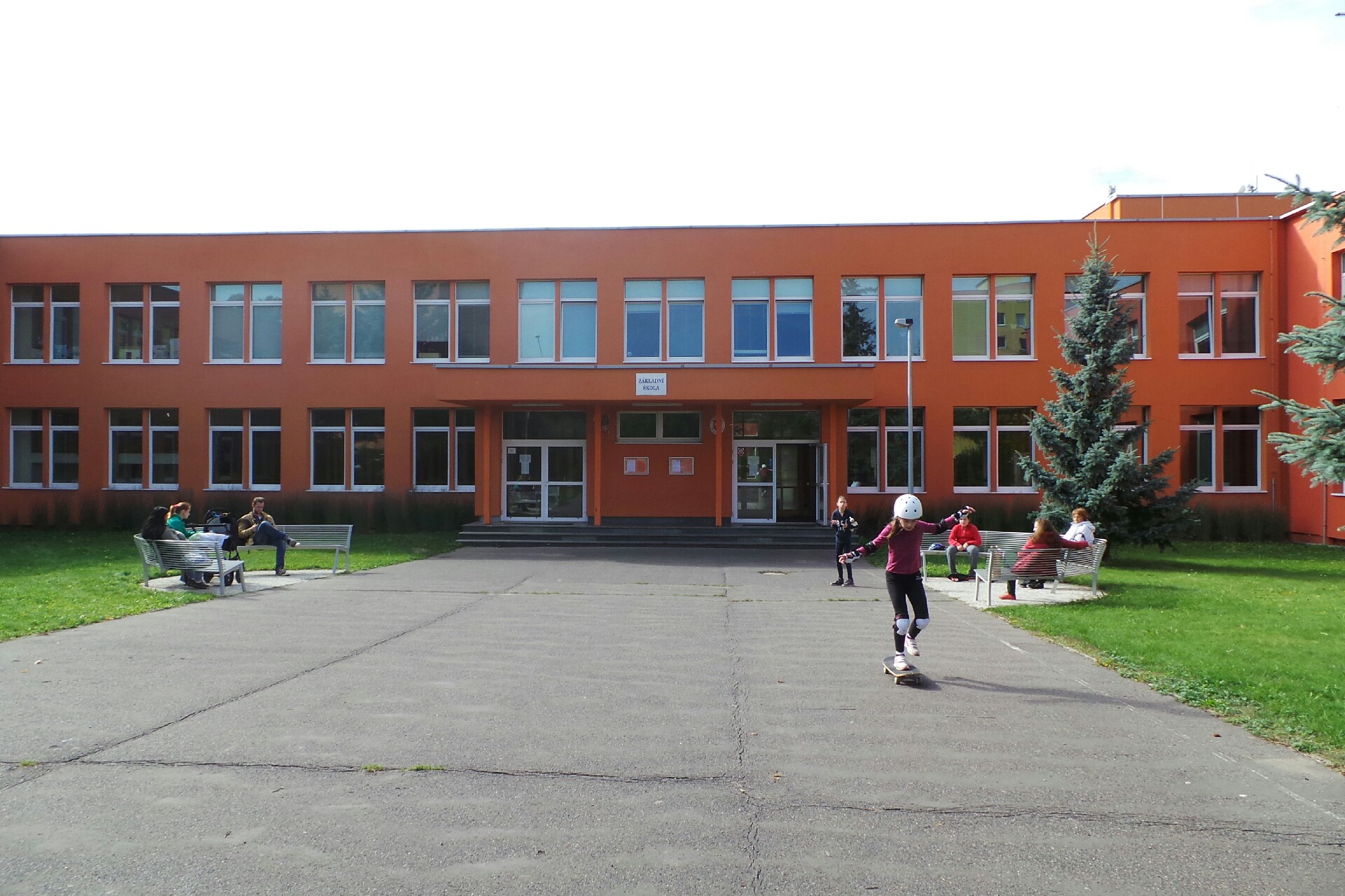 ZŠ a MŠ Praha 8, Dolákova