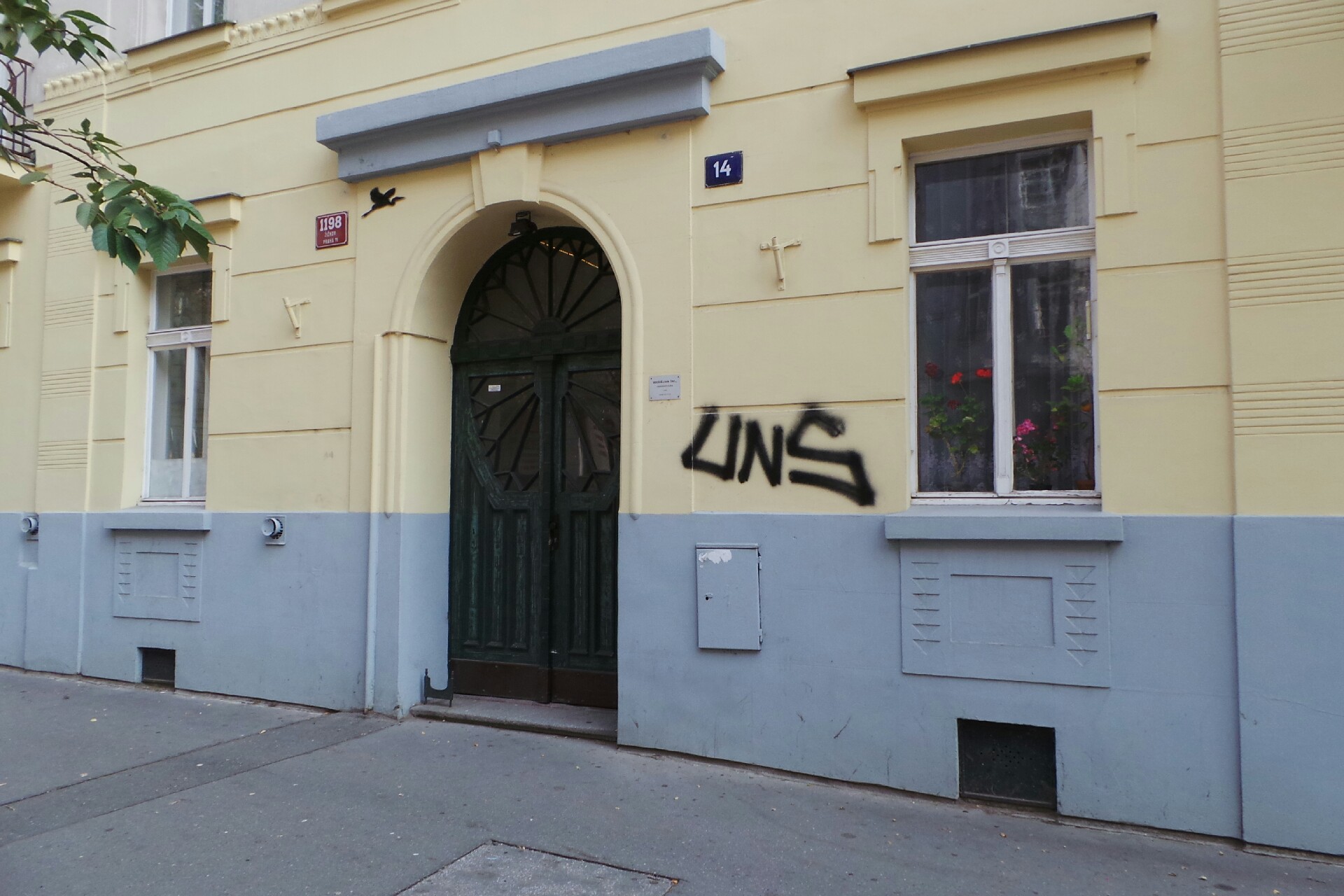 eeebid.com Inc., organizační složka