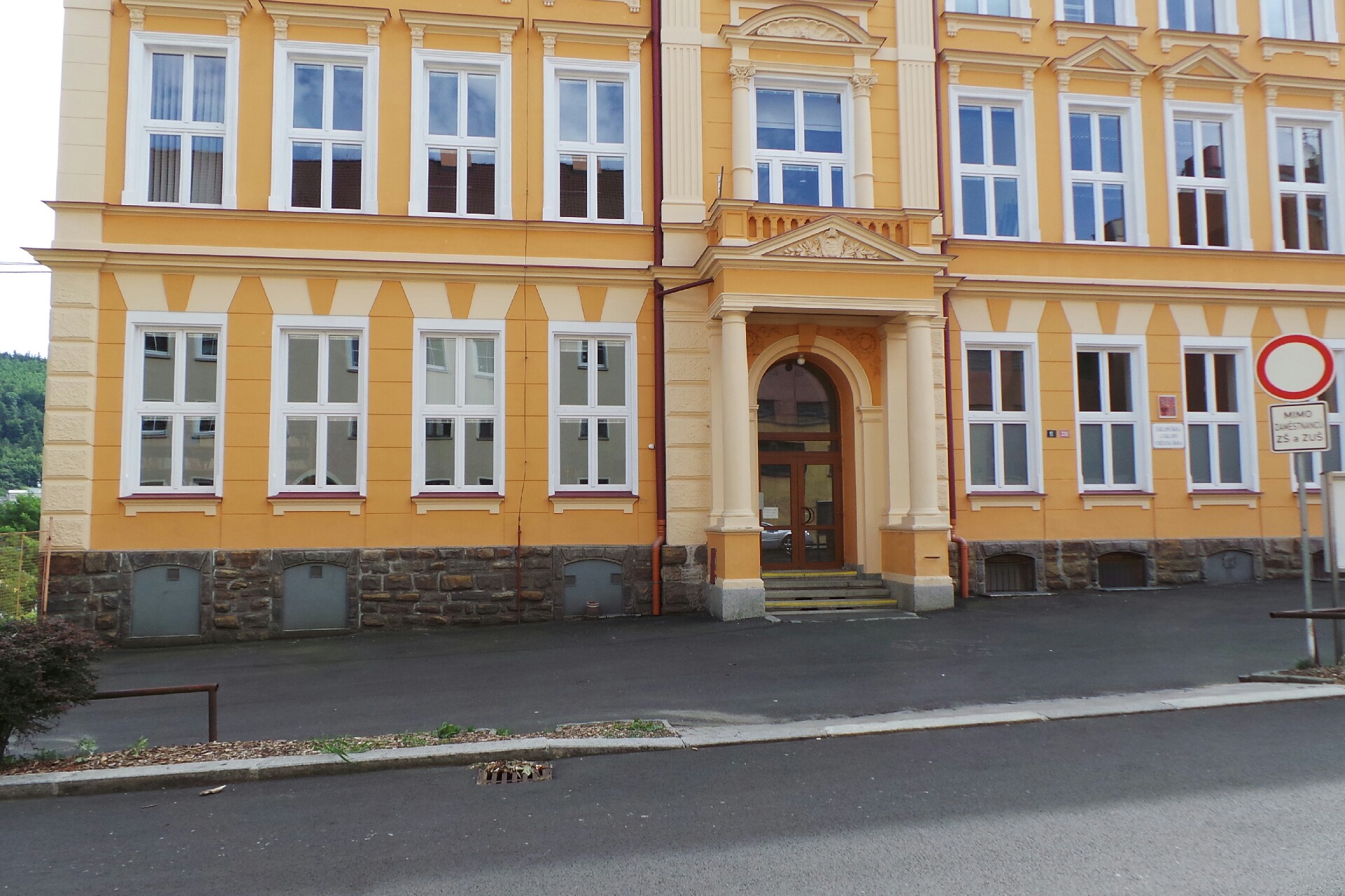 Základní škola a Základní umělecká škola Karlovy Vary, Šmeralova 336/15, příspěvková organizace