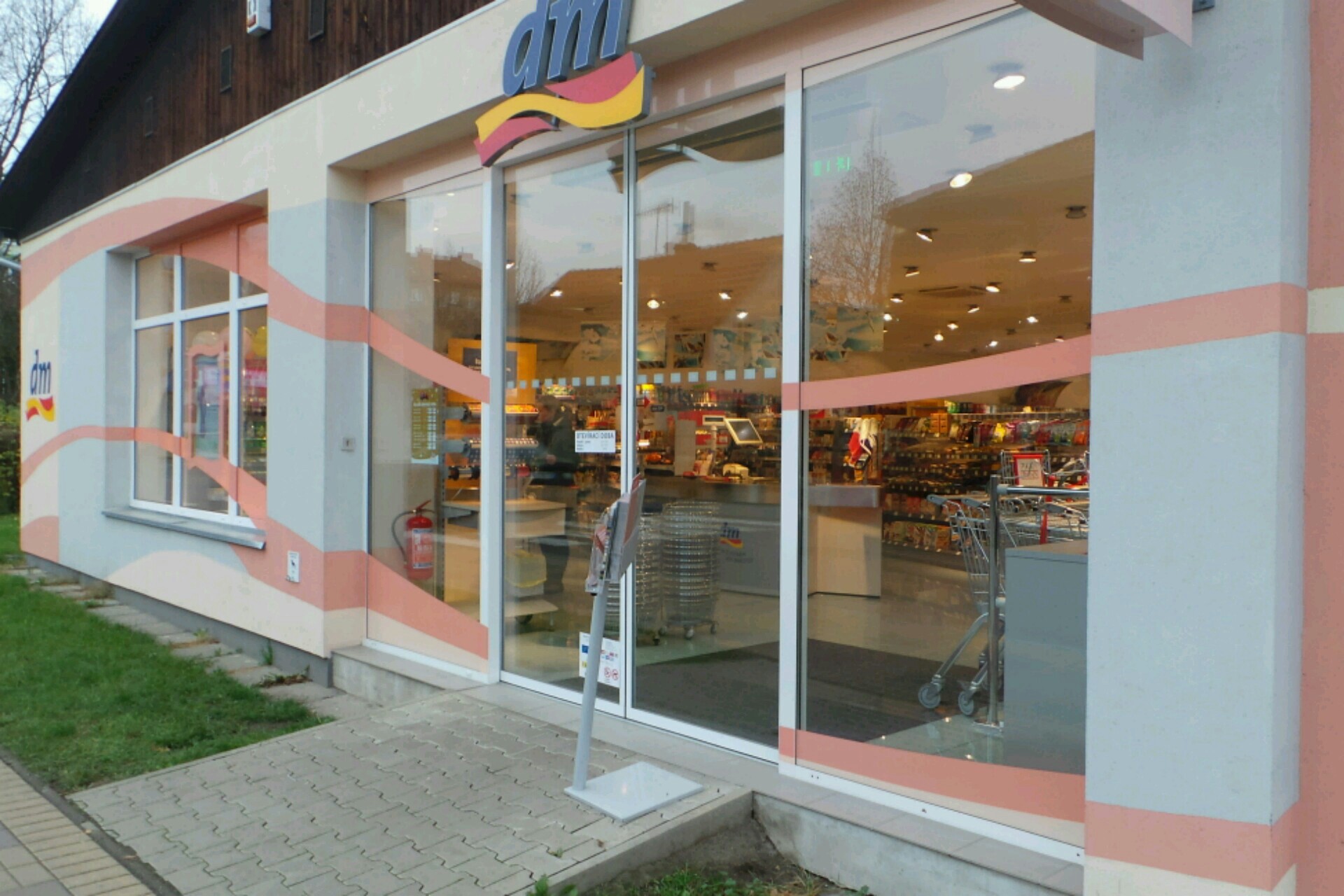 dm drogerie markt s.r.o. foto 1