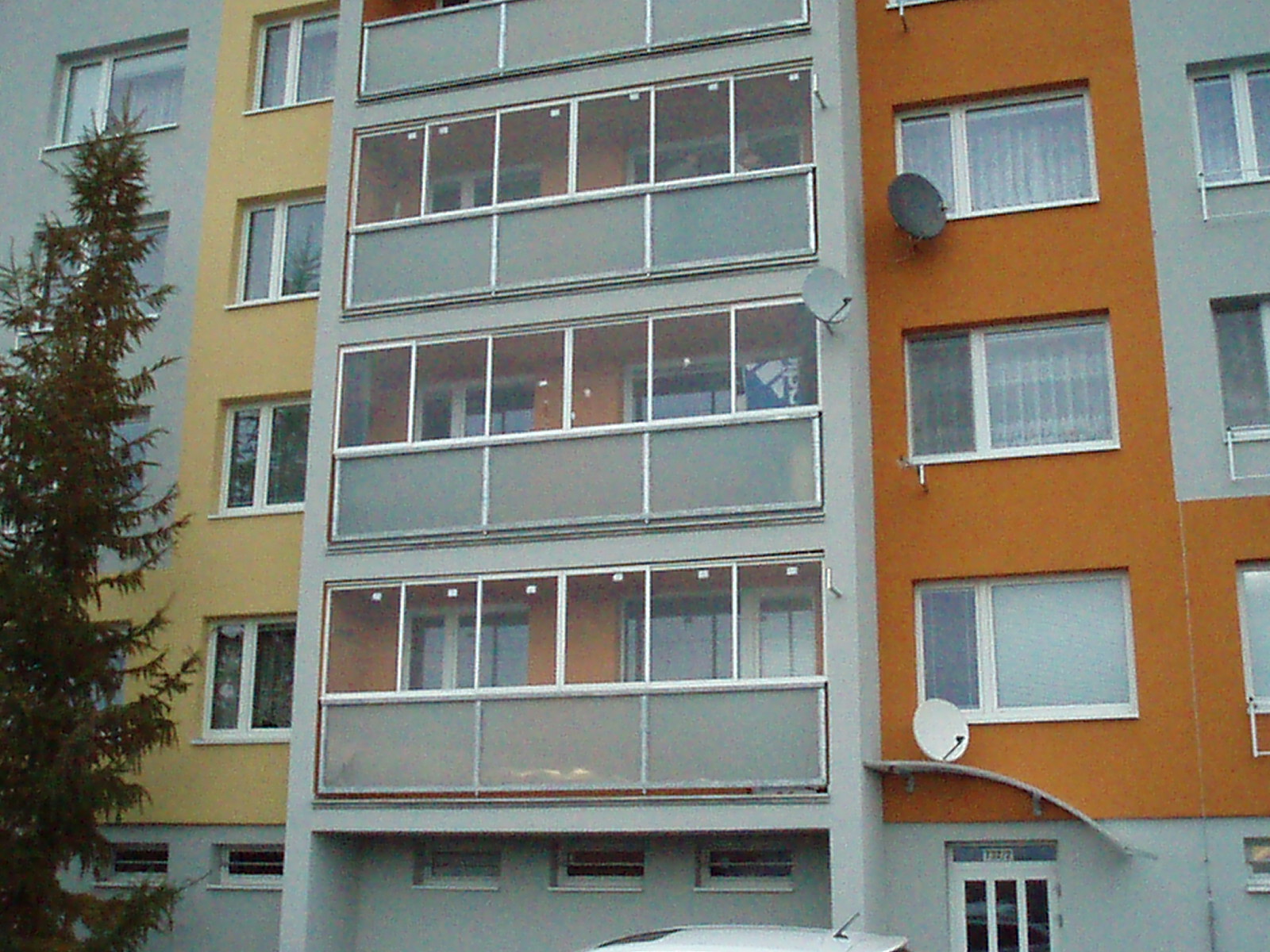 Petr Jiroušek - zasklívání balkonů a lodžií foto 3