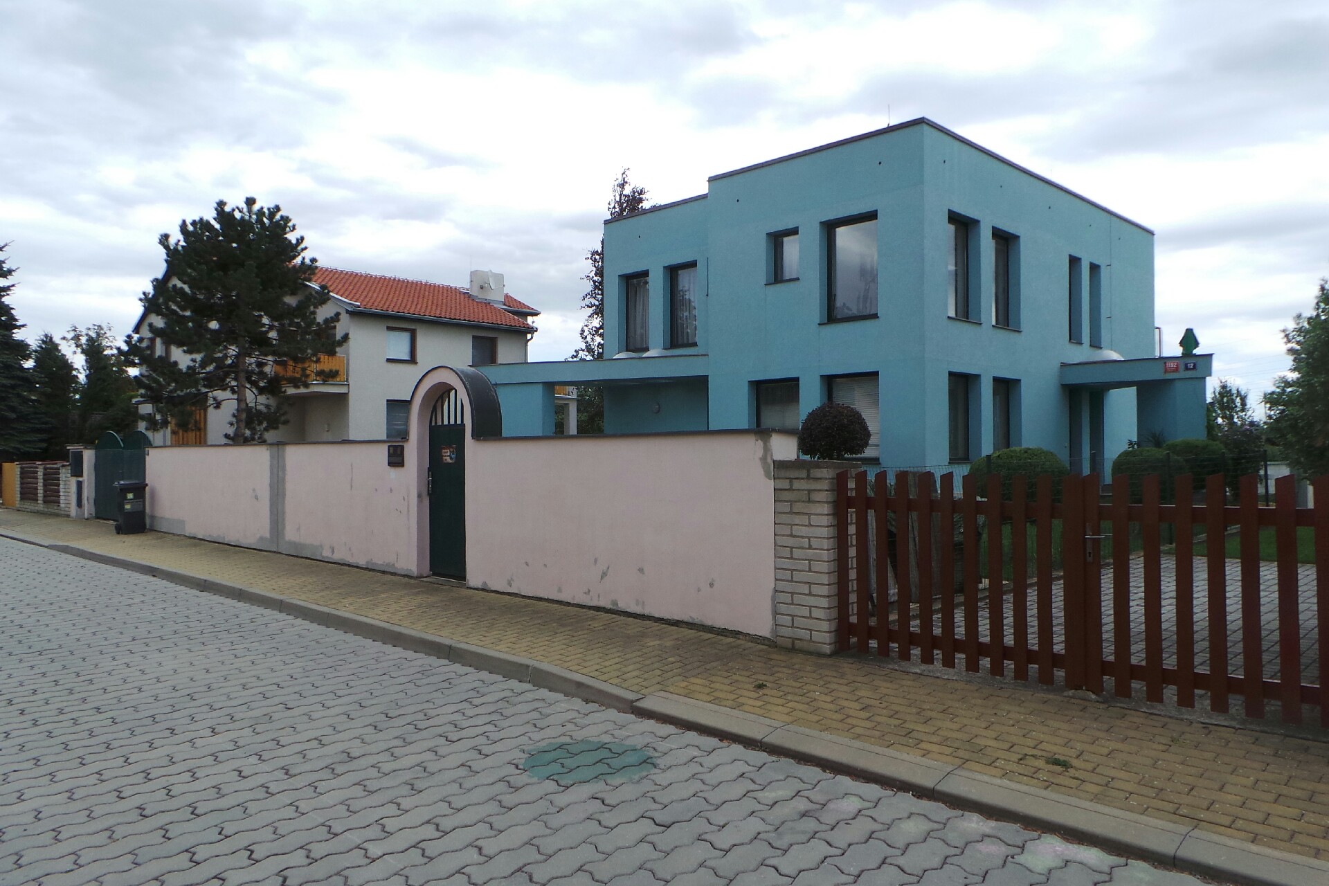 Shadow of Whales waterski club Praha