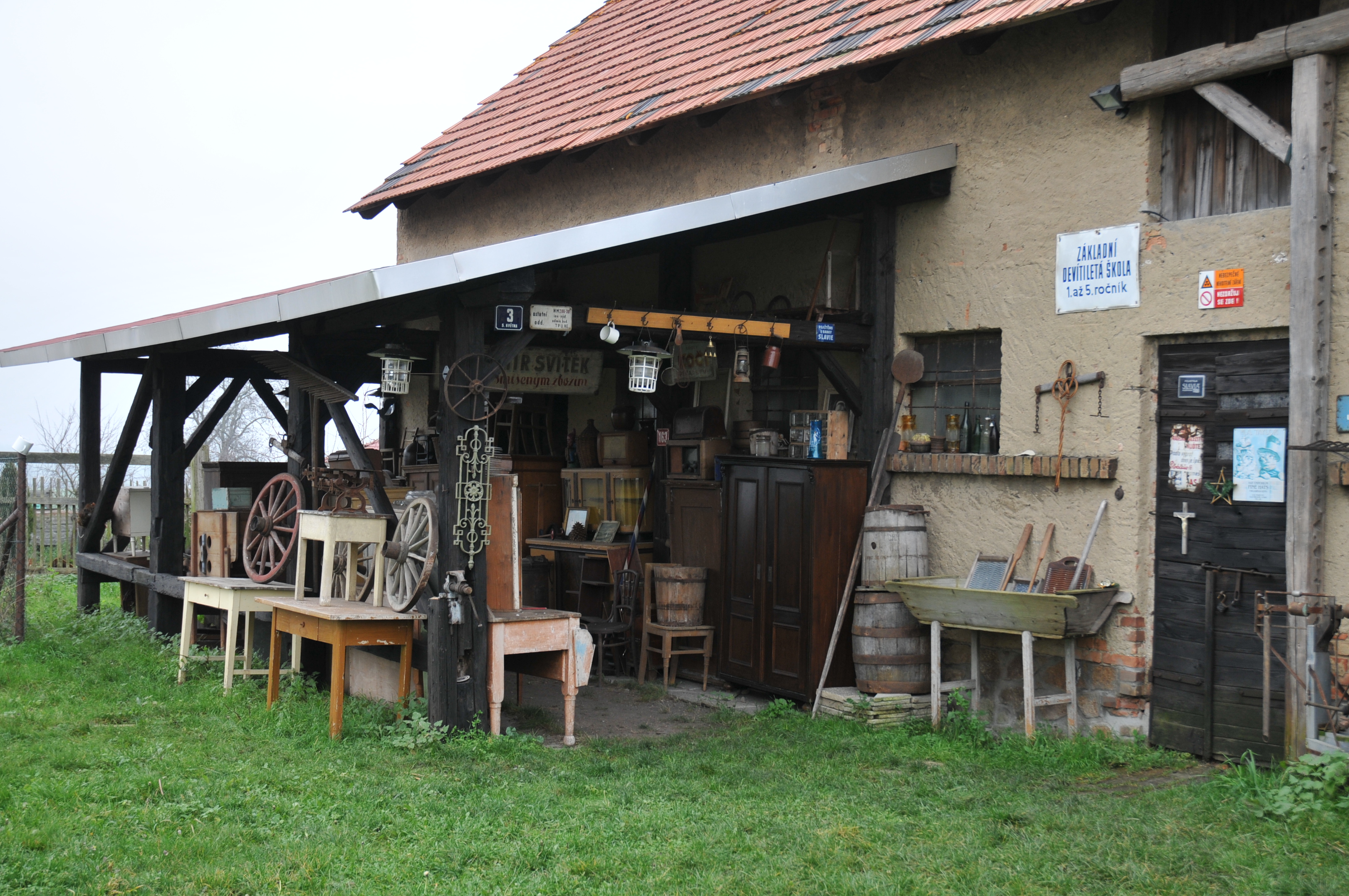 Vetešnictví starožitnosti antik - Lukáš Zuska foto 4