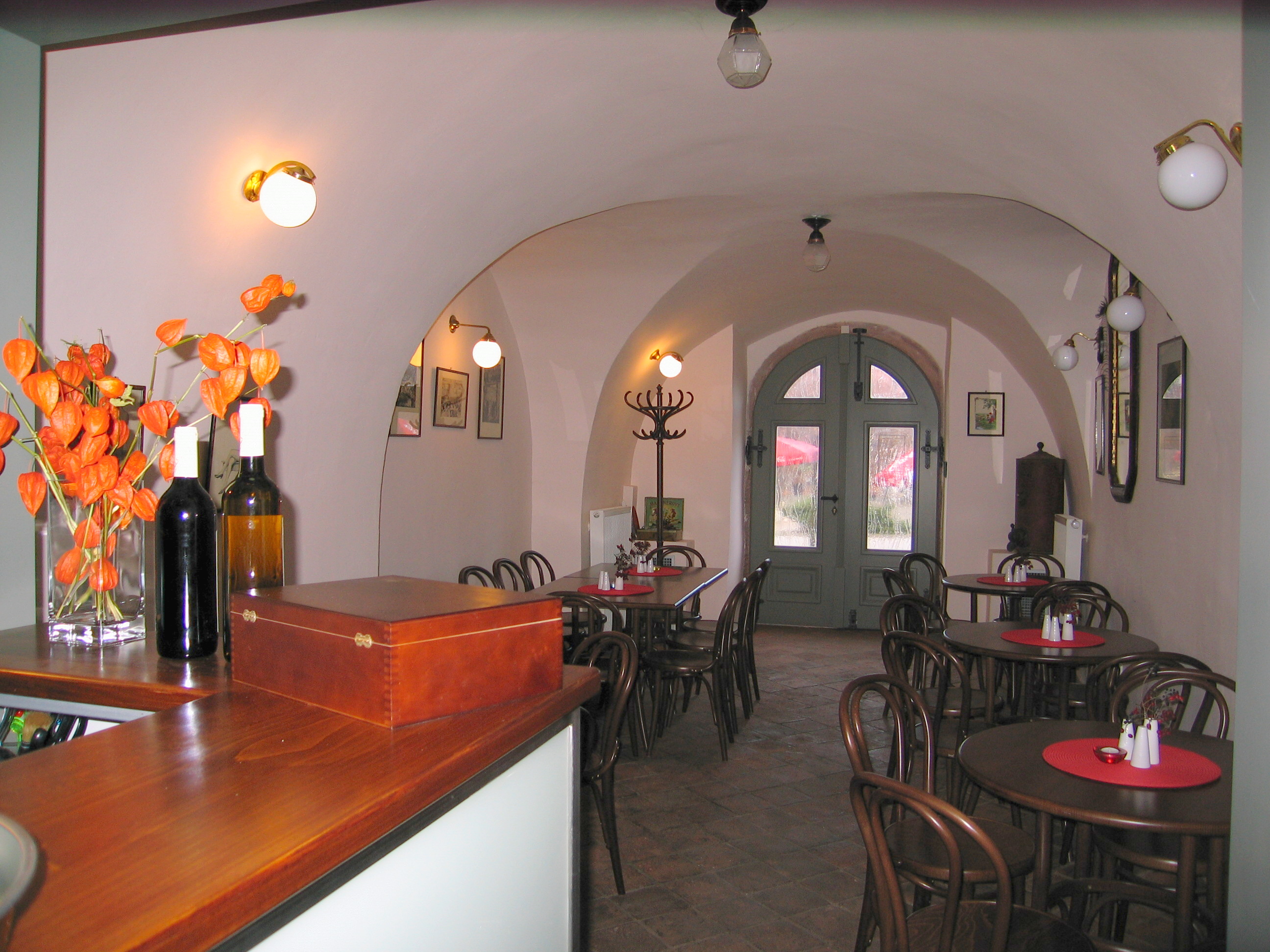 Restaurace-kavárna Jenom tak... foto 3