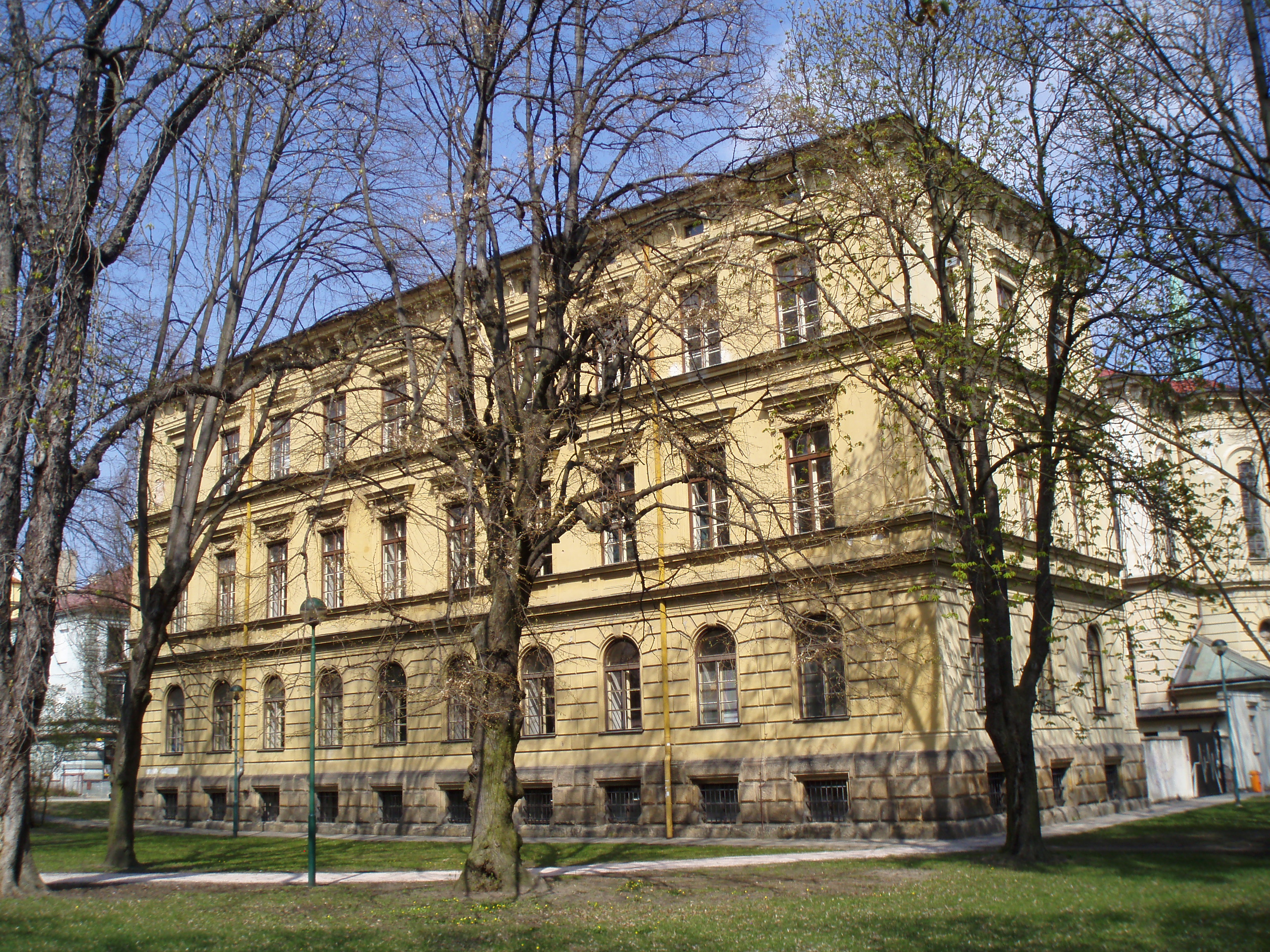Vyšší odborná škola zdravotnická a Střední zdravotnická škola, Hradec Králové foto 6