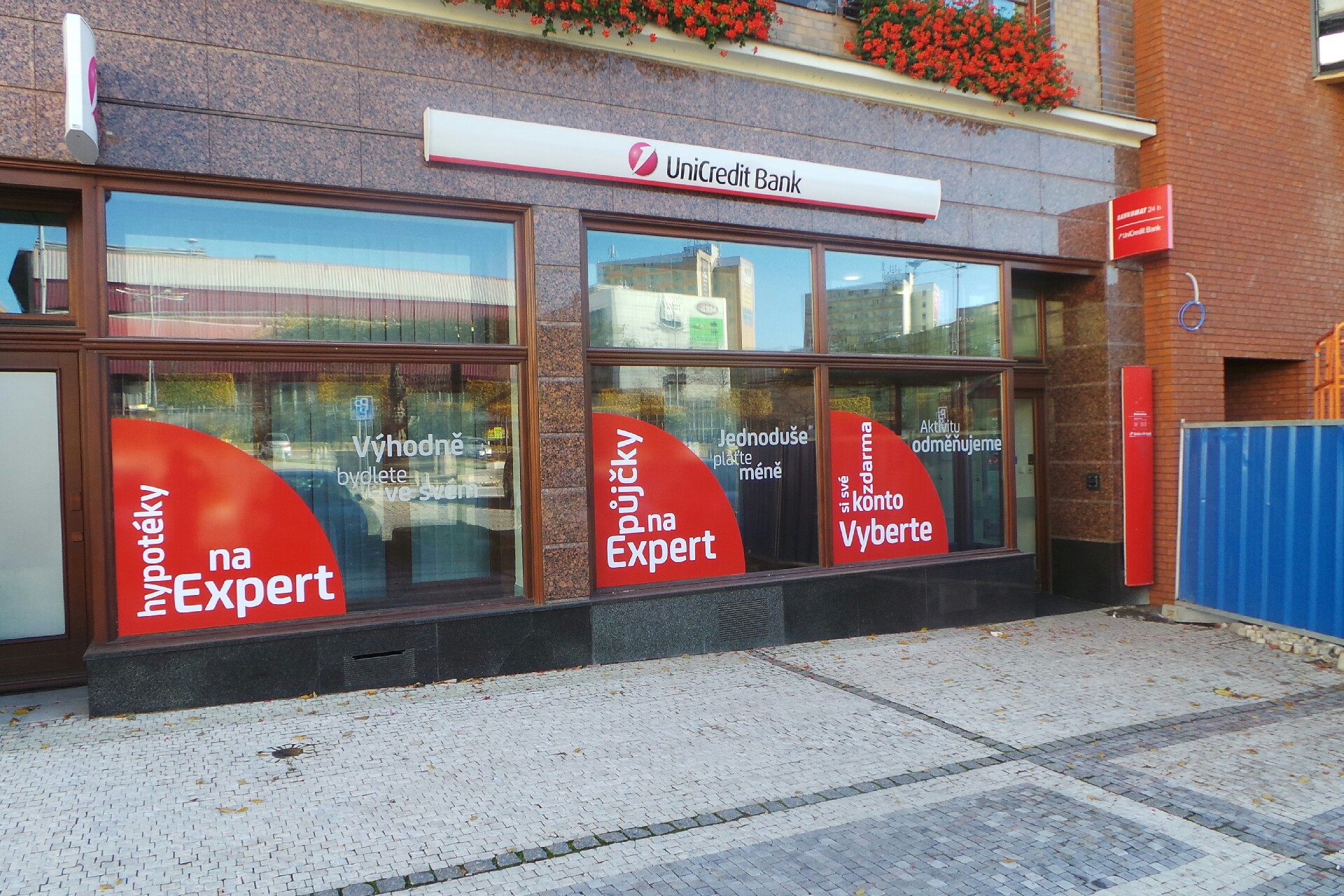 UniCredit Bank Czech Republic and Slovakia, a.s. foto 2