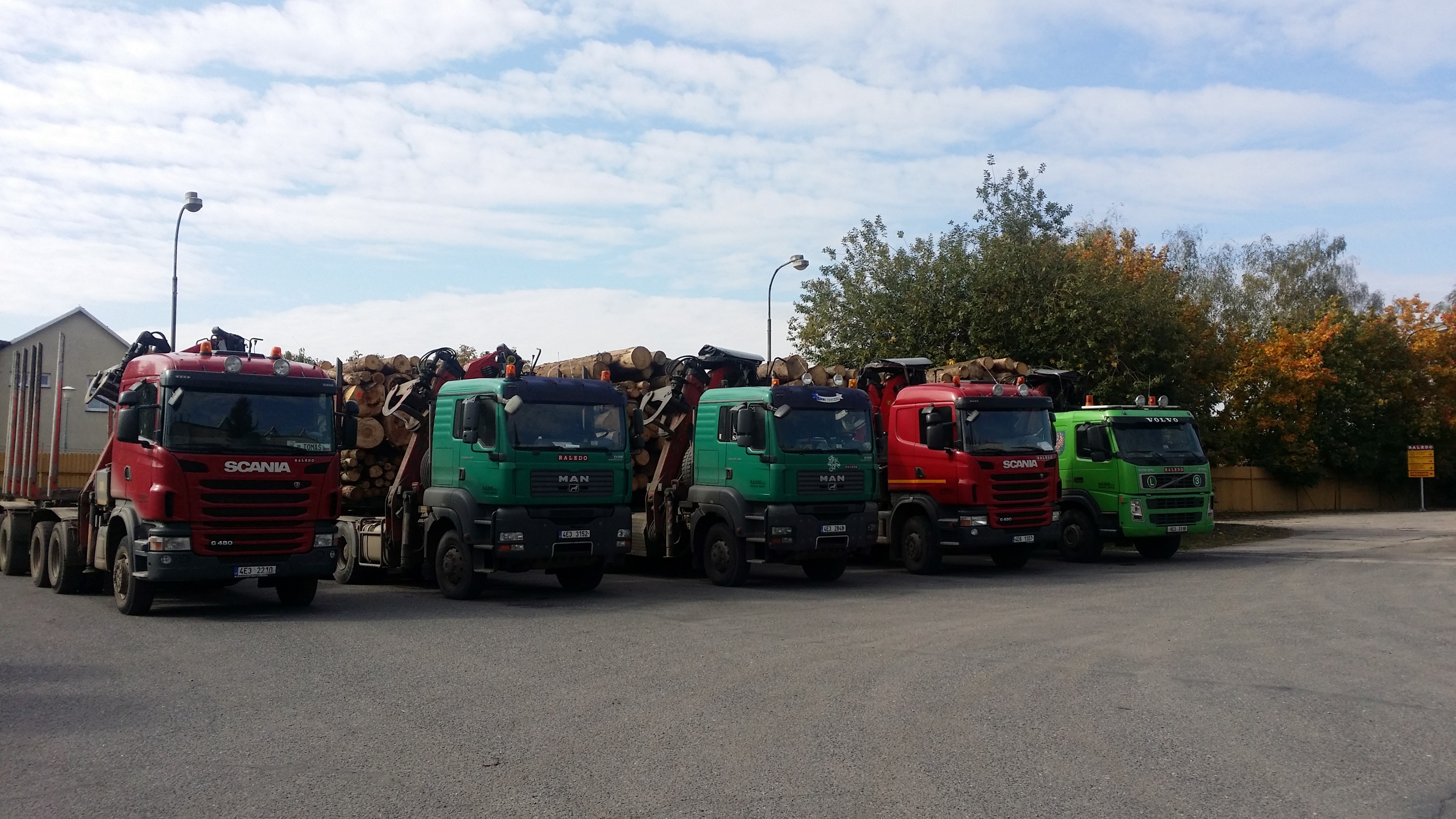 RALEDO - autodoprava, speciální přeprava dřeva foto 2