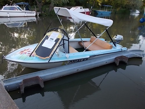 Půjčovna lodí v Petrově foto 3