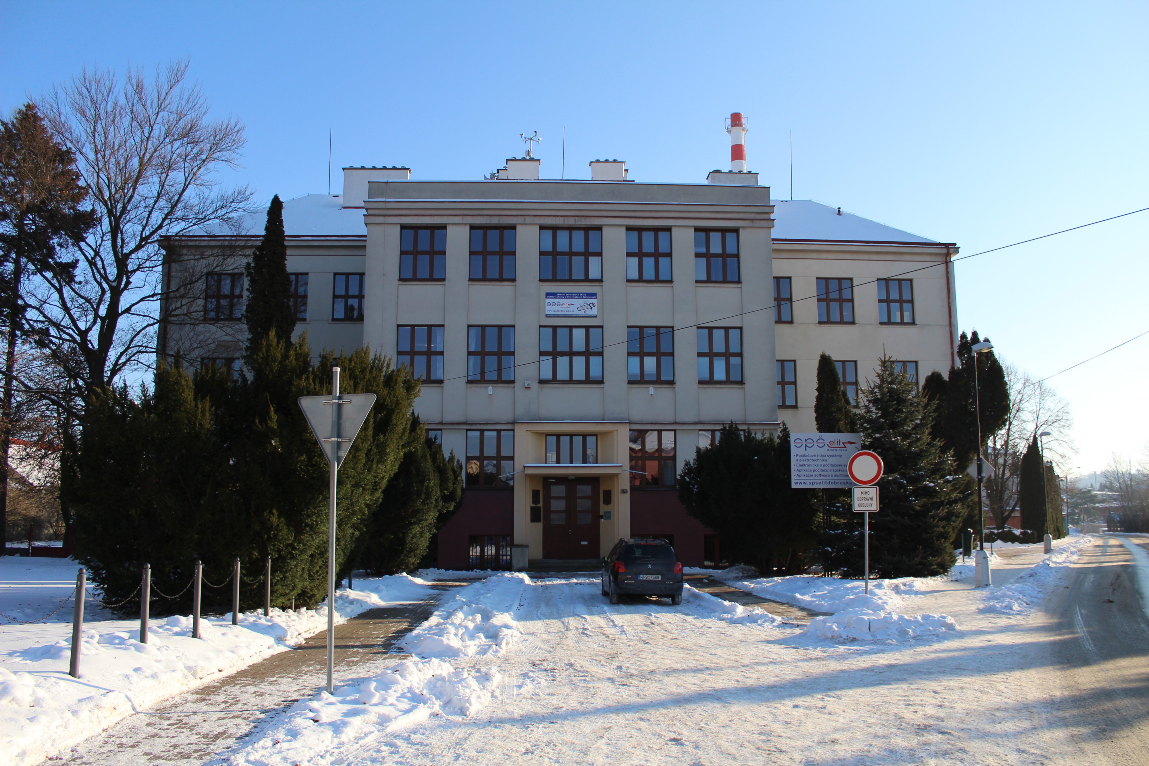 Střední průmyslová škola elektrotechniky a informačních technologií foto 3