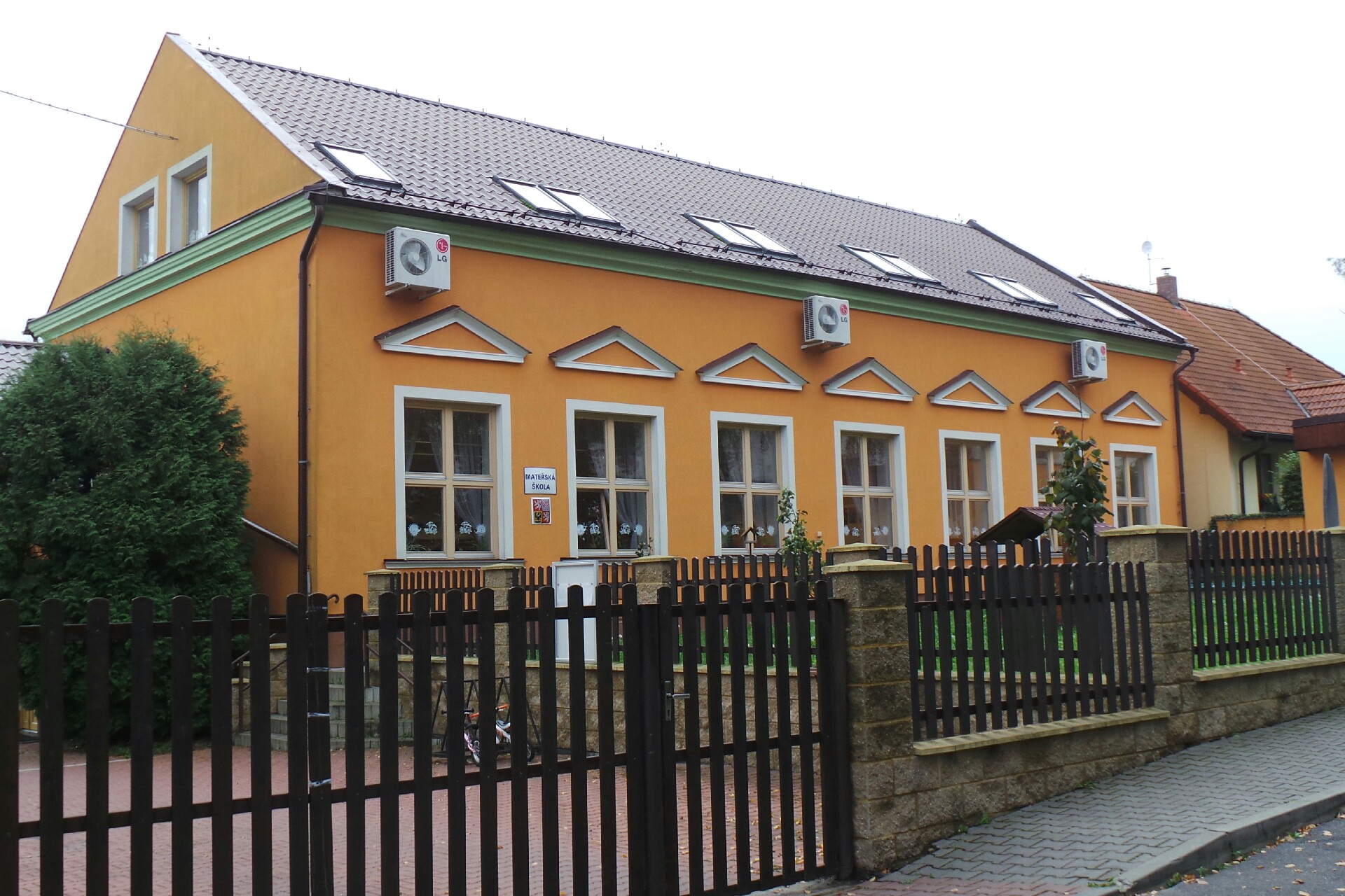 Základní škola a Mateřská škola Radim, okres Kolín