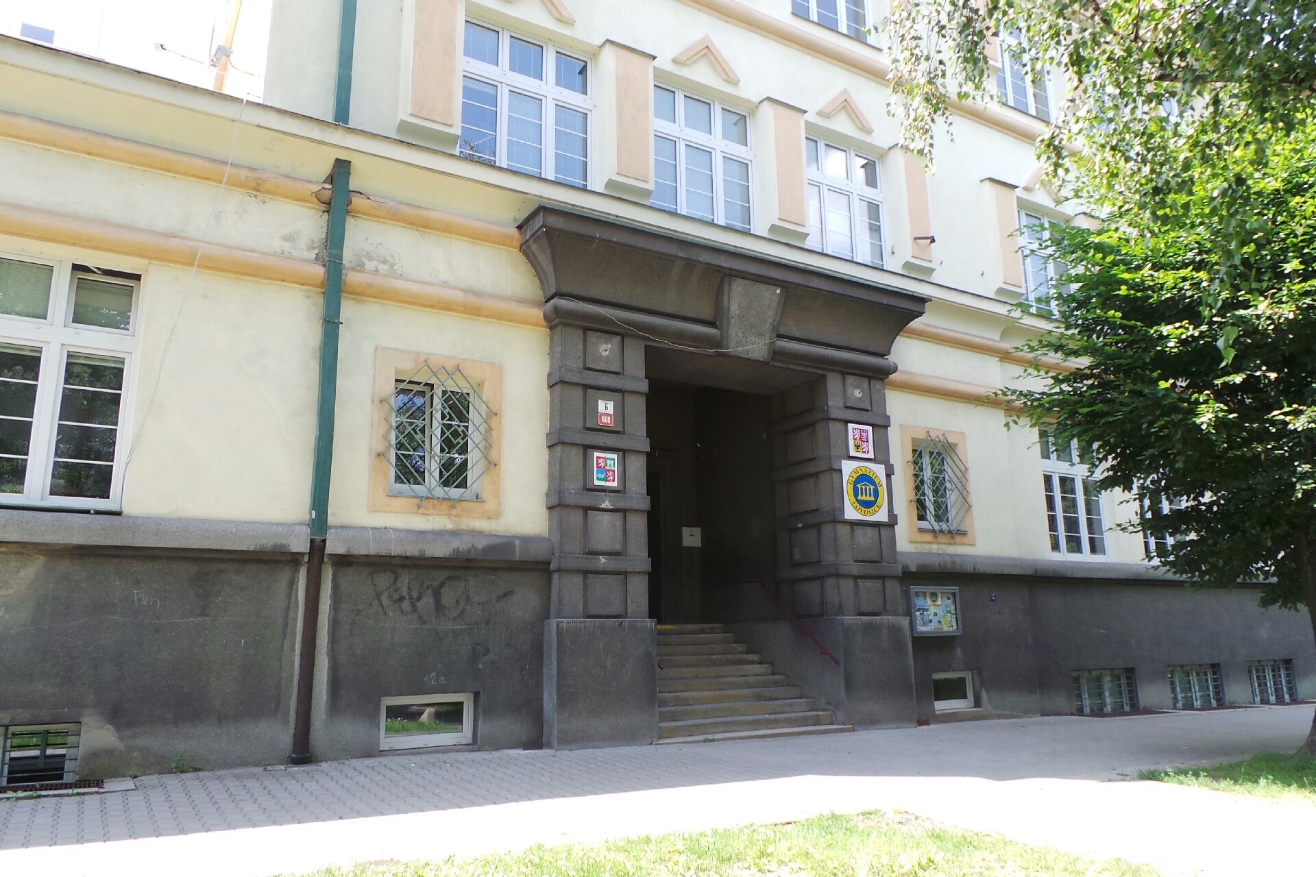 Gymnázium Lovosice, Sady pionýrů