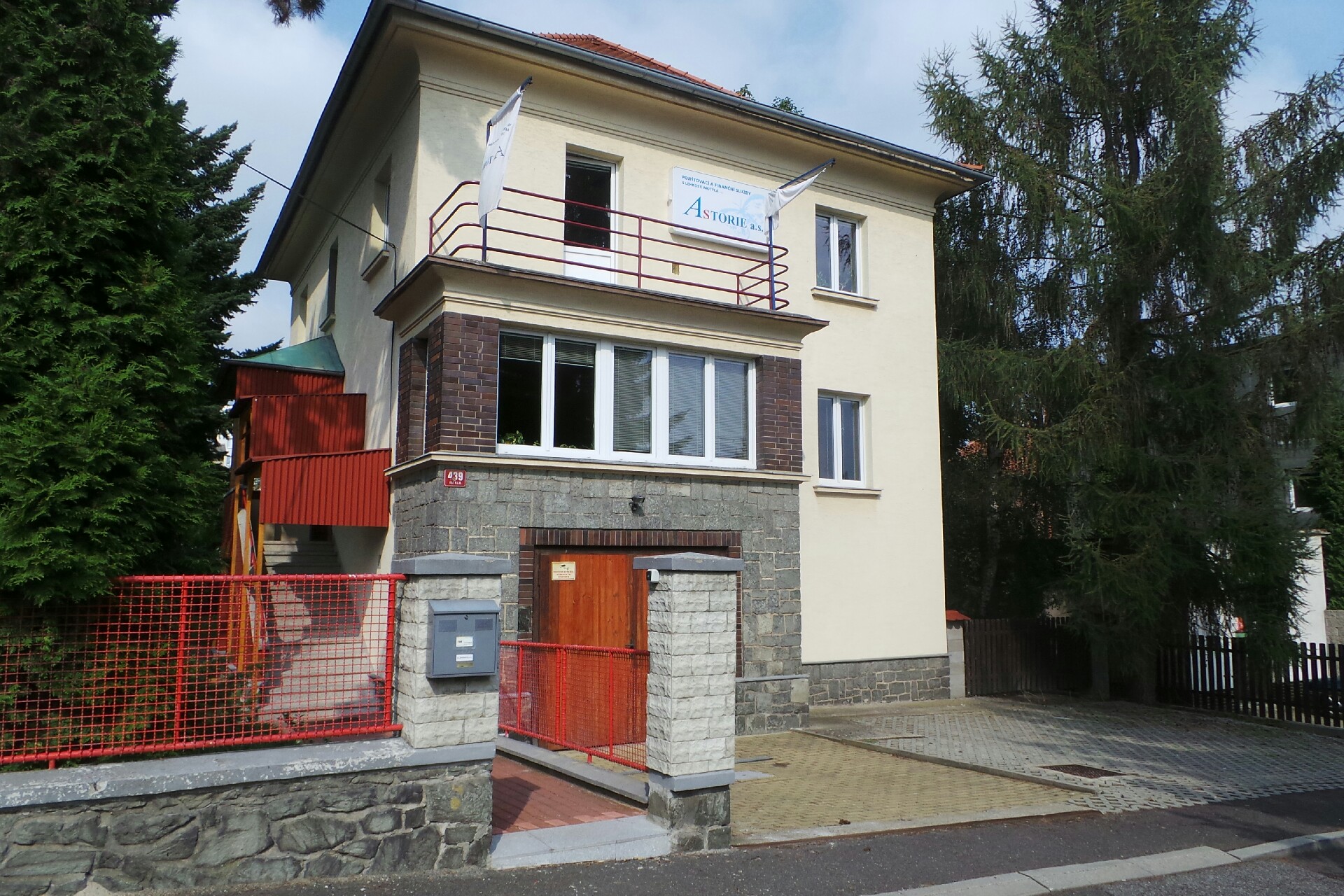 Astorie a.s. | S lehkostí světem financí