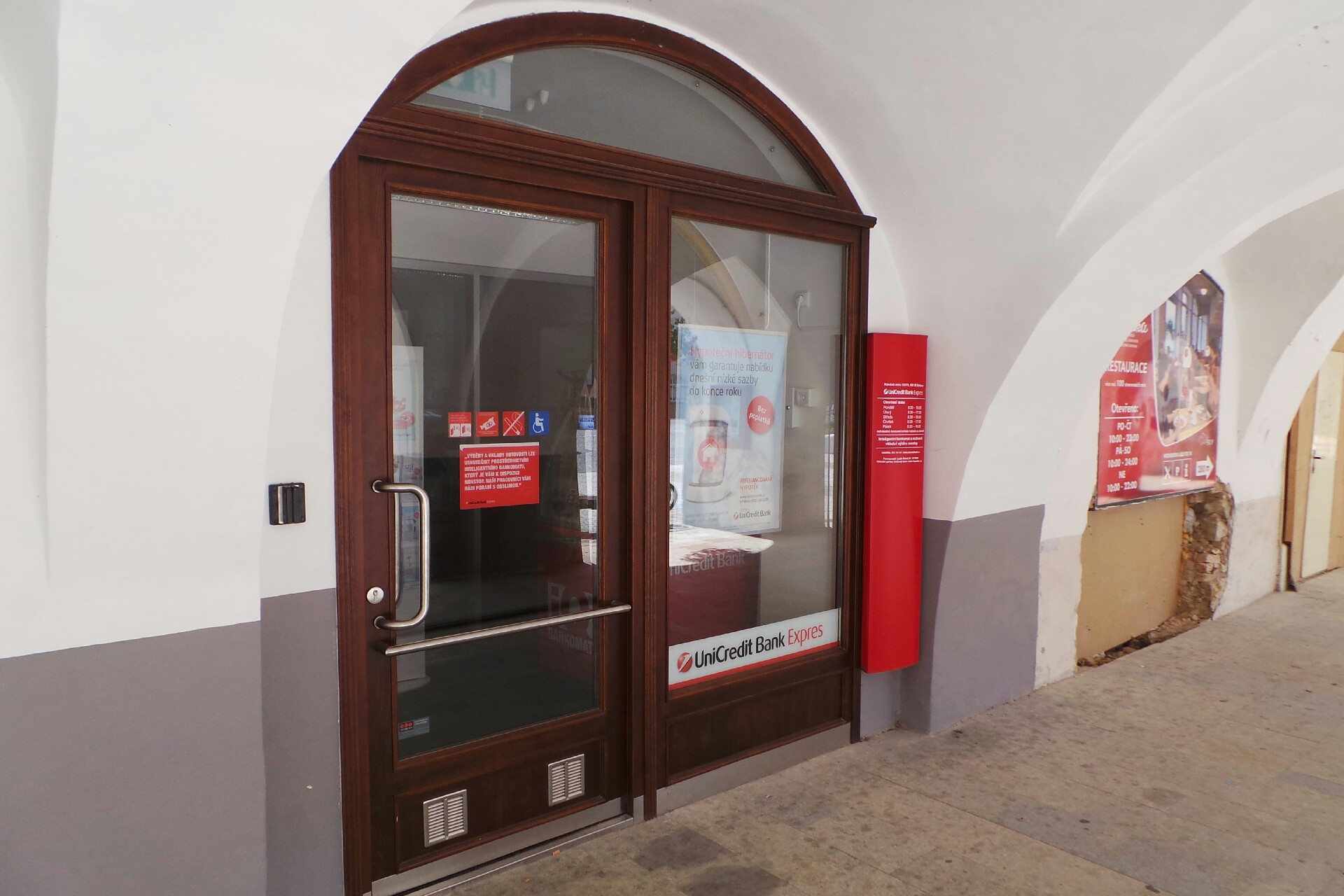 Bankomat UniCredit Bank Czech Republic foto 2