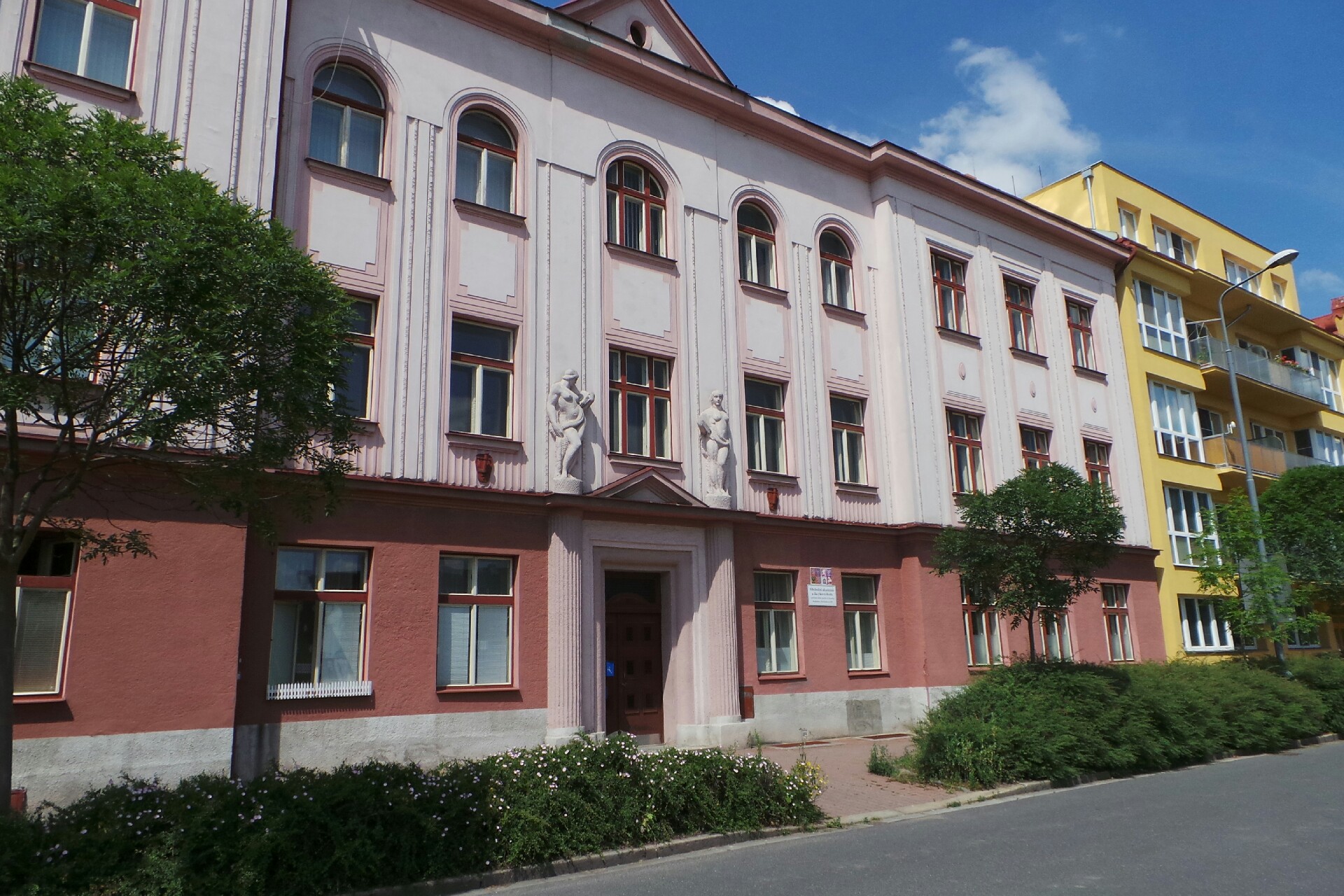 Obchodní akademie a Jazyková škola s právem státní jazykové zkoušky Pardubice