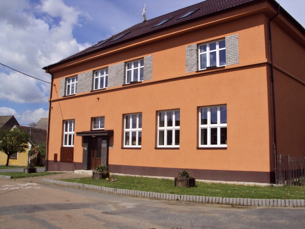 Líšná - obecní úřad foto 2