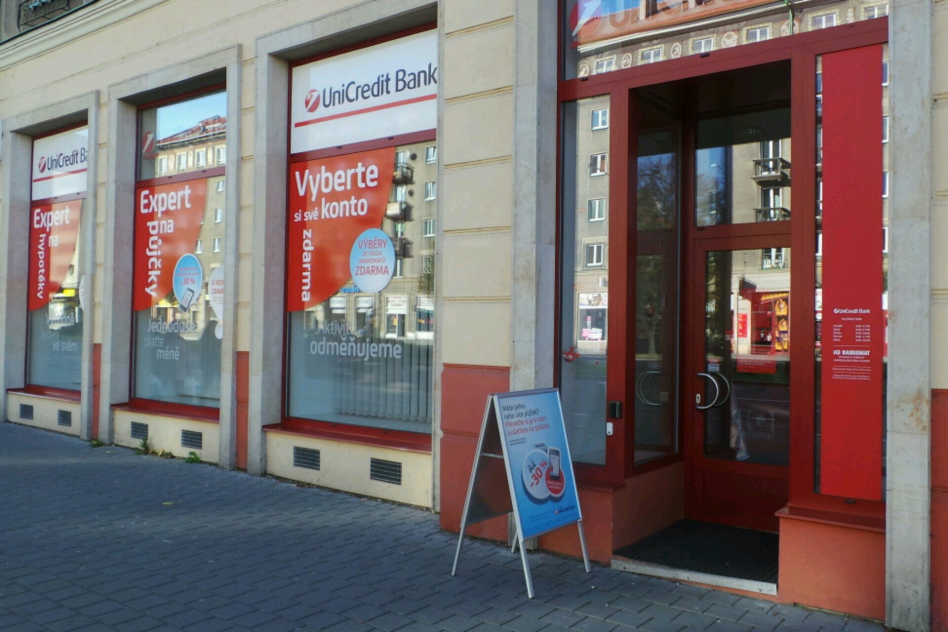 UniCredit Bank Czech Republic and Slovakia, a.s. foto 2