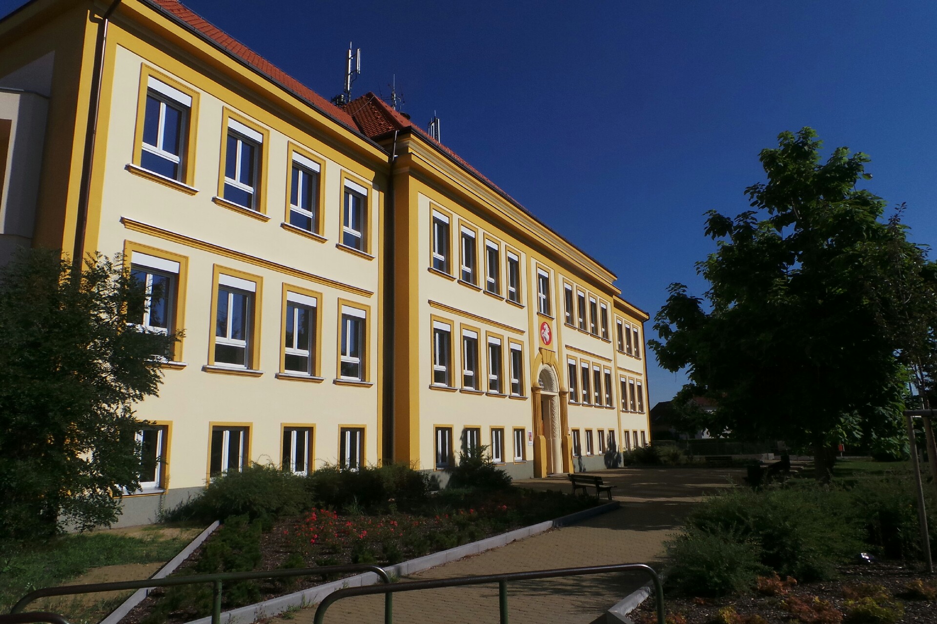 Základní škola Pardubice-Svítkov, Školní 748