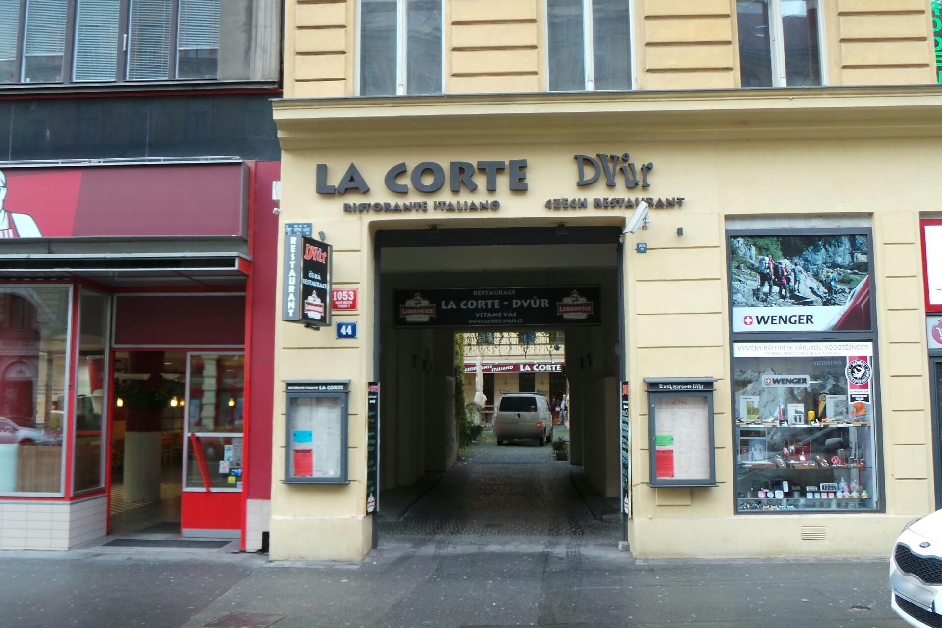 Restaurace Dvůr foto 3