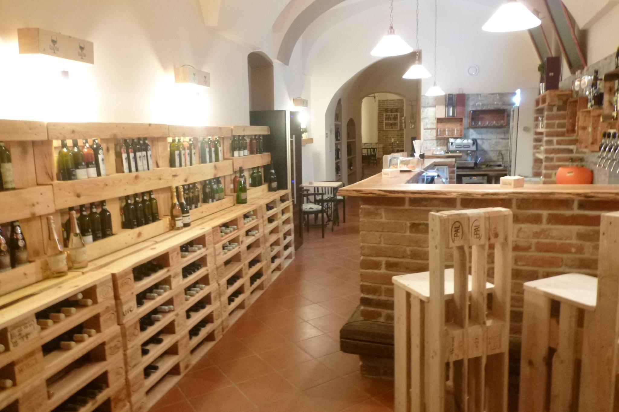 Vinotéka a bar Paletka