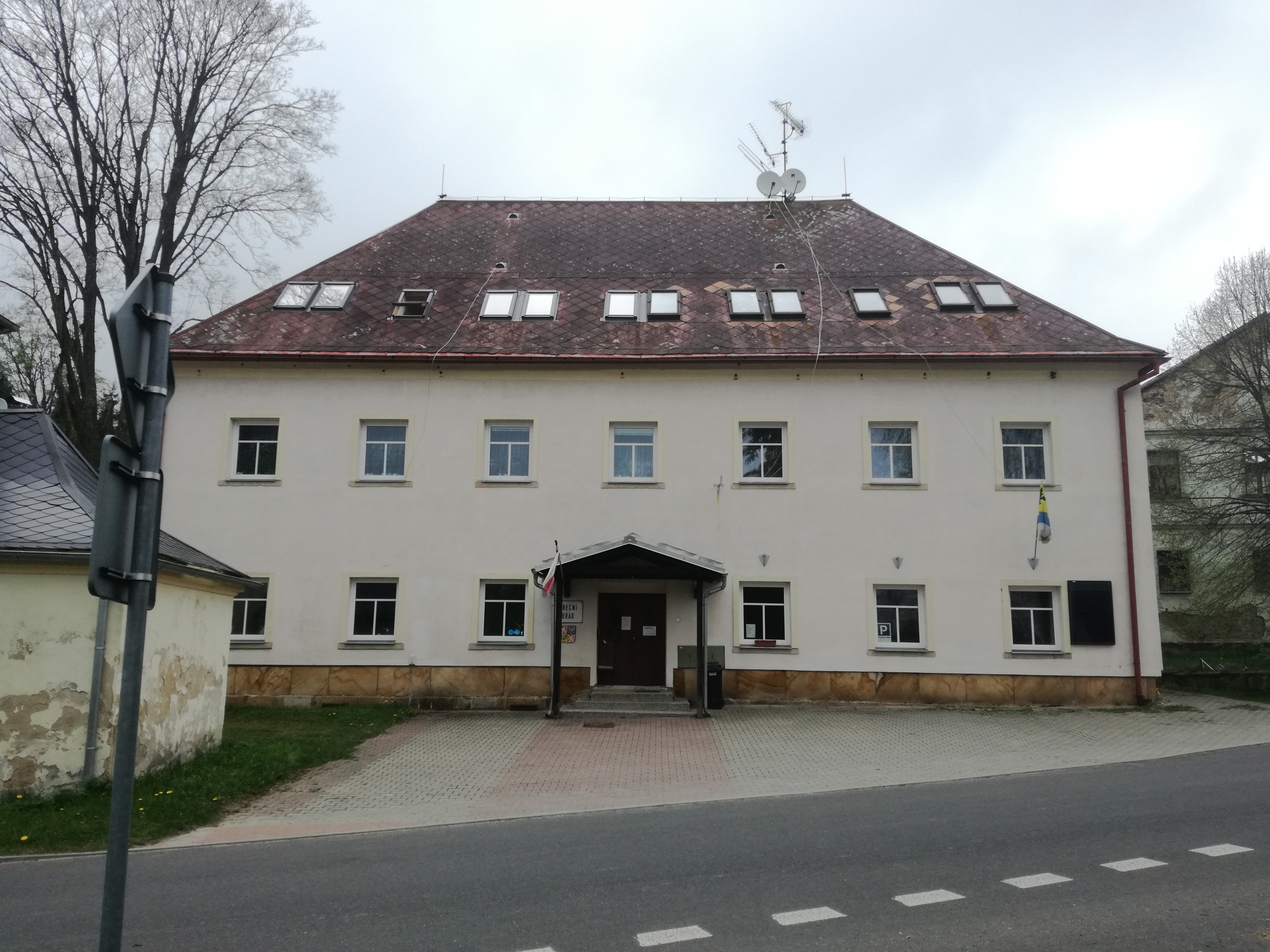 Krompach - obecní úřad foto 3