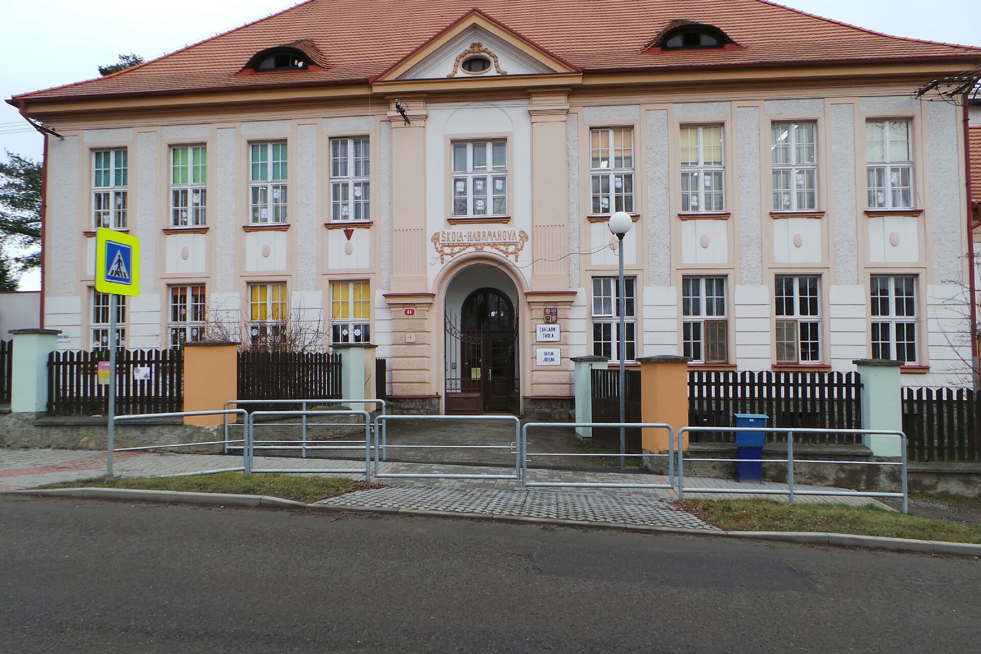 Základní škola a mateřská škola Starý Plzenec, Sedlec 81